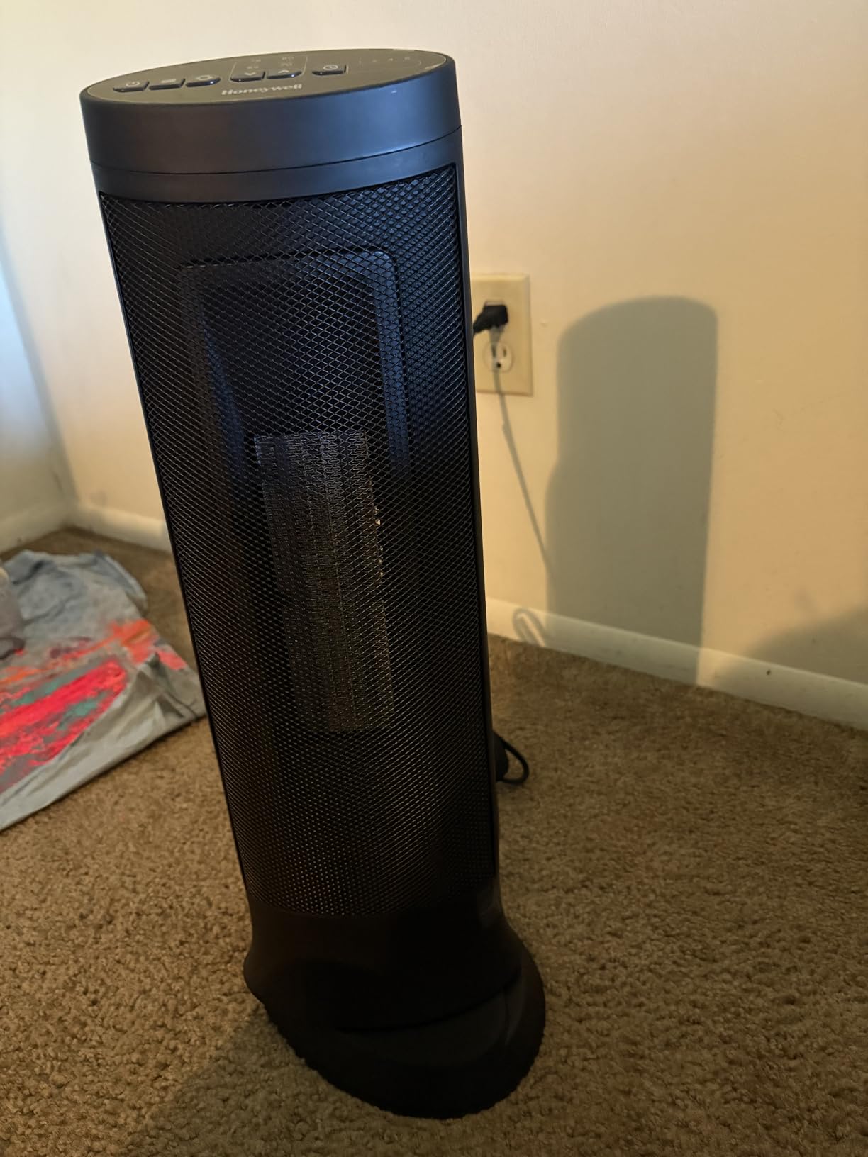 Honeywell slim ceramic tower heater, large room, 1500W, digital controls, oscillation, programmable thermostat, black customer photo 2