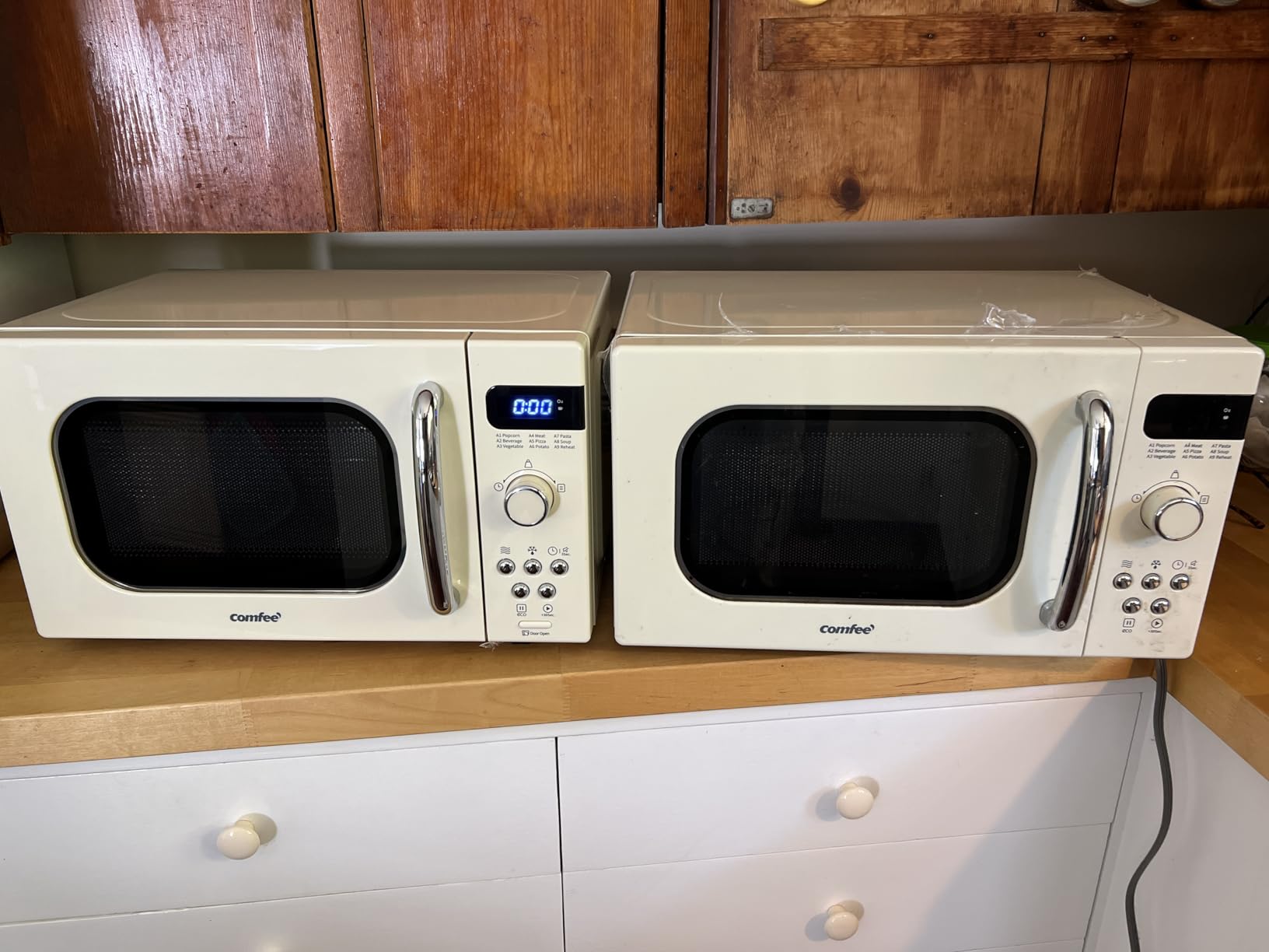 COMFEE' EM720CPL-PM Countertop Microwave Oven with Sound On/Off, ECO Mode and Easy One-Touch Buttons, 0.7 Cu Ft/700W, Pearl White customer photo 1