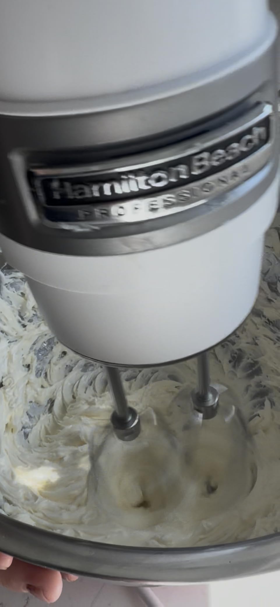 Hamilton Beach Professional 5-Speed Electric Hand Mixer with Snap-On Storage Case, QuickBurst, Stainless Steel Twisted Wire Beaters and Whisk, Mint (62658) | High-Performance DC Motor | Slow Start | Snap-On Storage Case | Stainless Steel Beaters & Whisk | Mint | 62658 customer photo 1