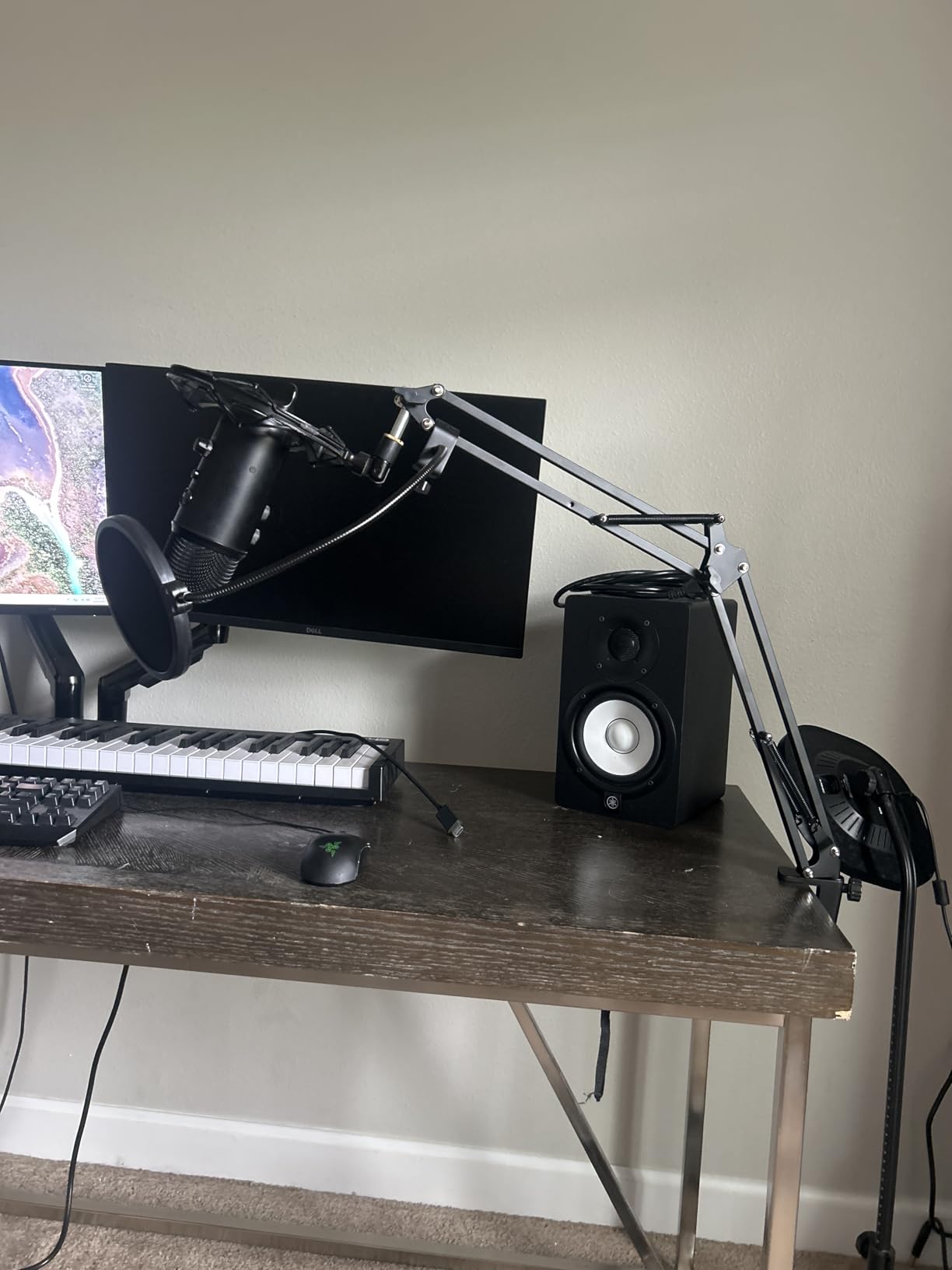 Microphone Stand for Blue Yeti, Quadcast Boom Arm Scissor Mic Stand with Windscreen and Double Layered Screen Pop Filter Heavy Duty customer photo 1