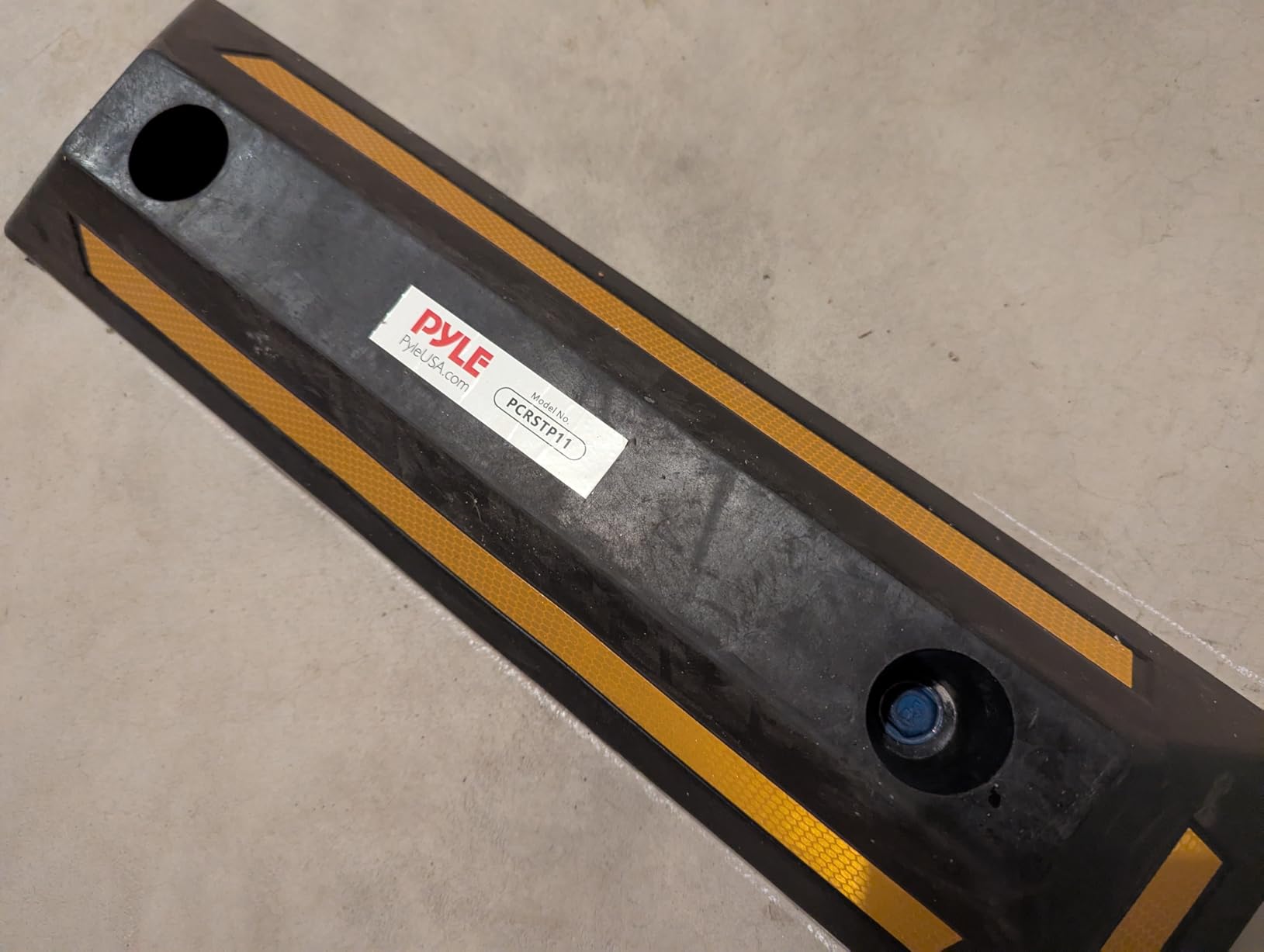 Pyle Curb Garage Vehicle Floor Stopper for Parking Safety 1PC Heavy Duty Rubber Parking Lot Driveway Stopper, For Car Vans Trucks Tire Wheel Guide Block Protect Bumper- Pyle PCRSTP11 customer photo 2