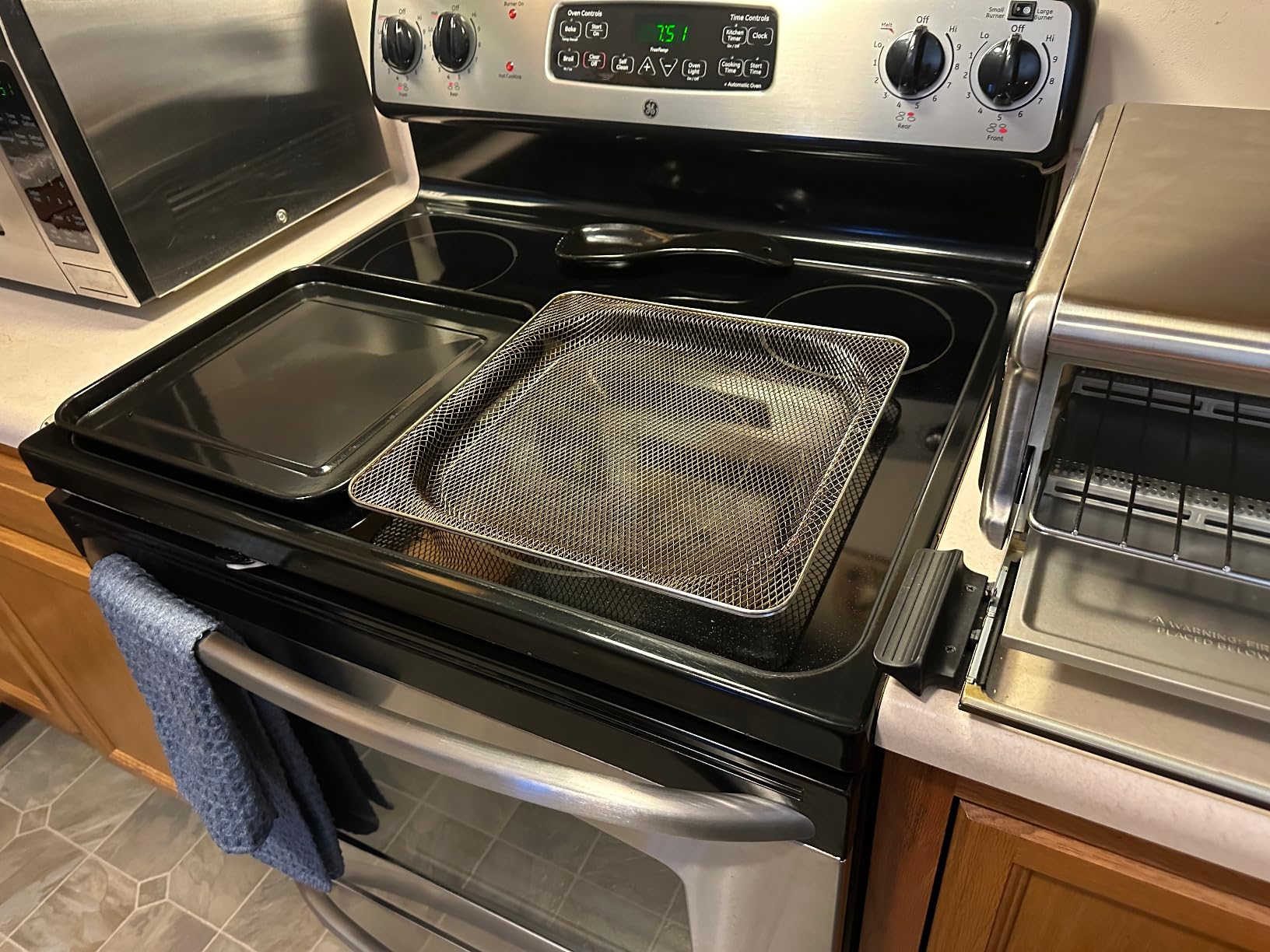 Ninja Digital Air Fryer & Toaster Oven | 8-in-1 Functionality | Flip-Up Design | XL Capacity | Air Fry Basket, Sheet Pan, Wire Rack & Crumb Tray | 1800 Watt | Silver | SP101 customer photo 1
