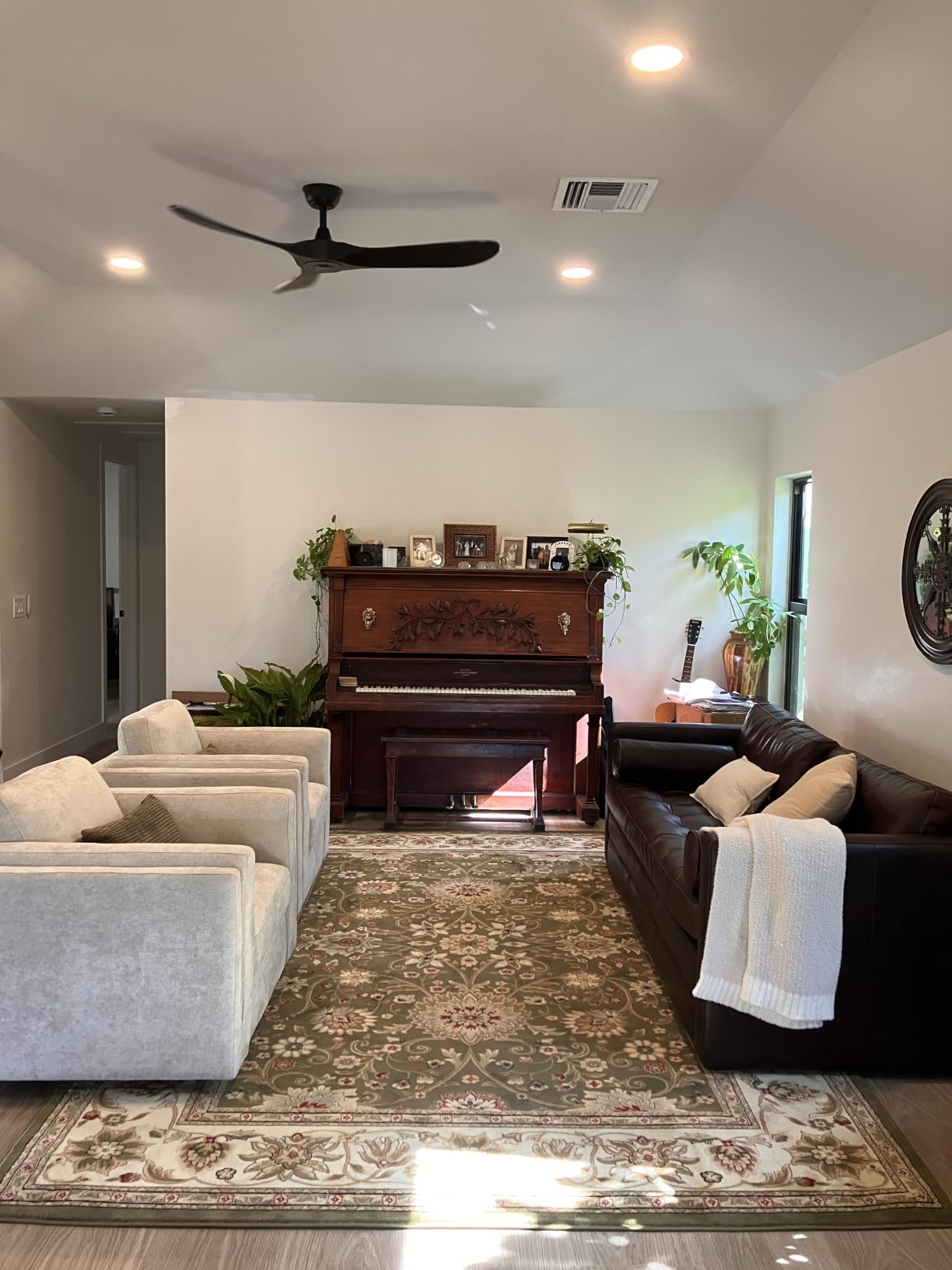 SAFAVIEH Lyndhurst Collection Area Rug - 8' x 10', Beige & Ivory, Traditional Oriental Design, Non-Shedding & Easy Care, Ideal for High Traffic Areas in Living Room, Bedroom (LNH212D) customer photo 1