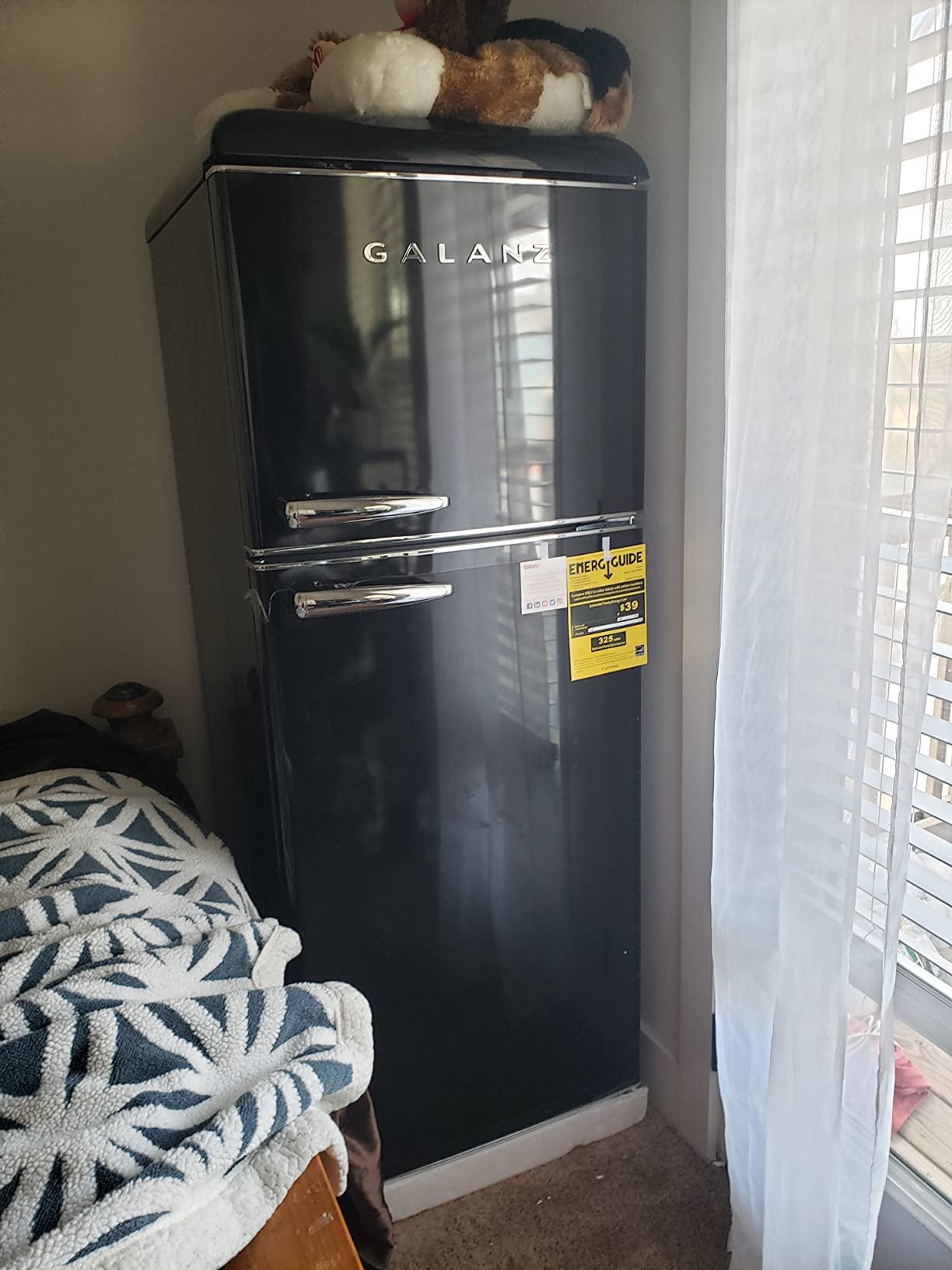 Galanz GLR10TBEEFR Retro Refrigerator with Top Freezer Frost Free, Dual Door Fridge, Adjustable Electrical Thermostat Control, 10 cu ft, Blue (White) customer photo 1