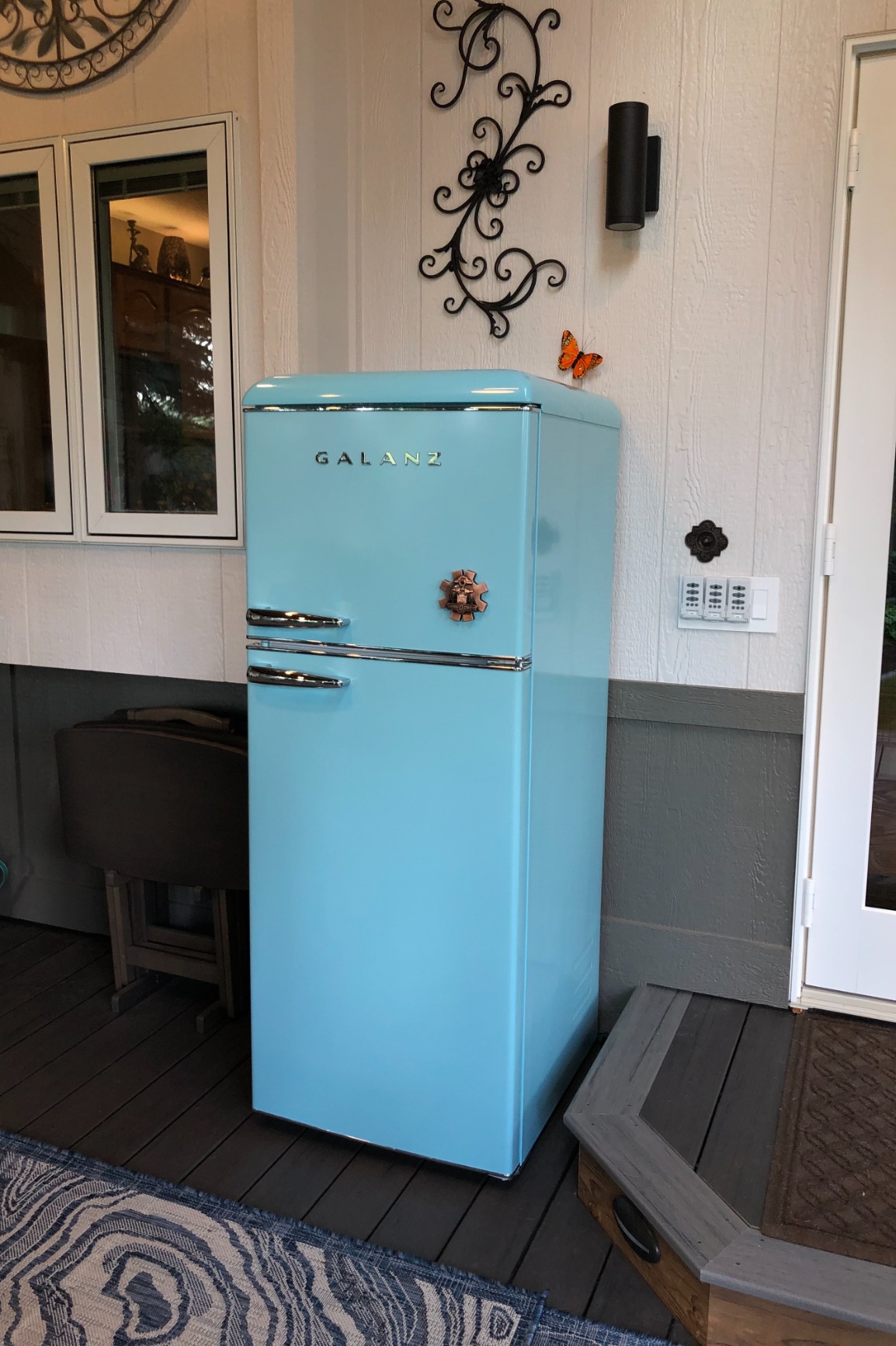 Galanz GLR10TBEEFR Retro Refrigerator with Top Freezer Frost Free, Dual Door Fridge, Adjustable Electrical Thermostat Control, 10 cu ft, Blue (White) customer photo 2