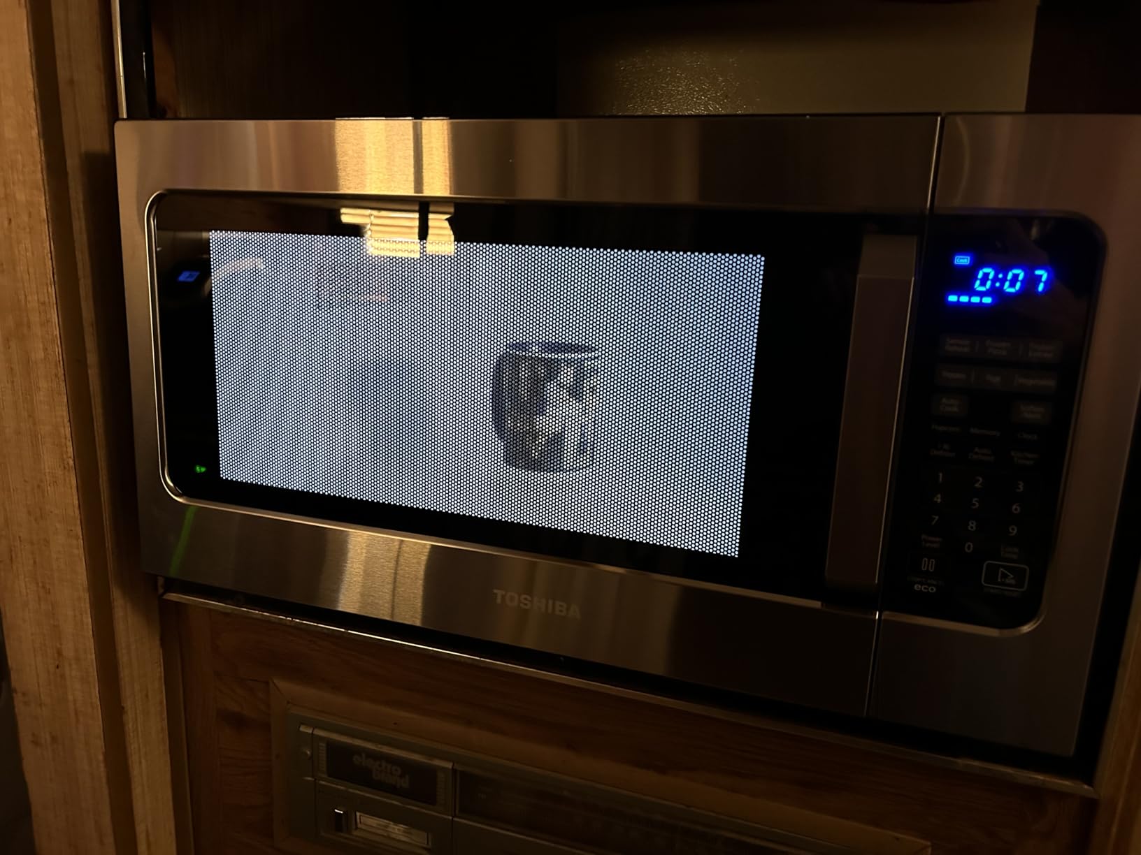 Toshiba Large Countertop Microwave Oven with Smart Sensor, 2.2 Cu.Ft, 1200W | Smart Humidity Sensor, 6 Auto Menus, Auto Defrost, ECO Mode, Mute Option, 16.5