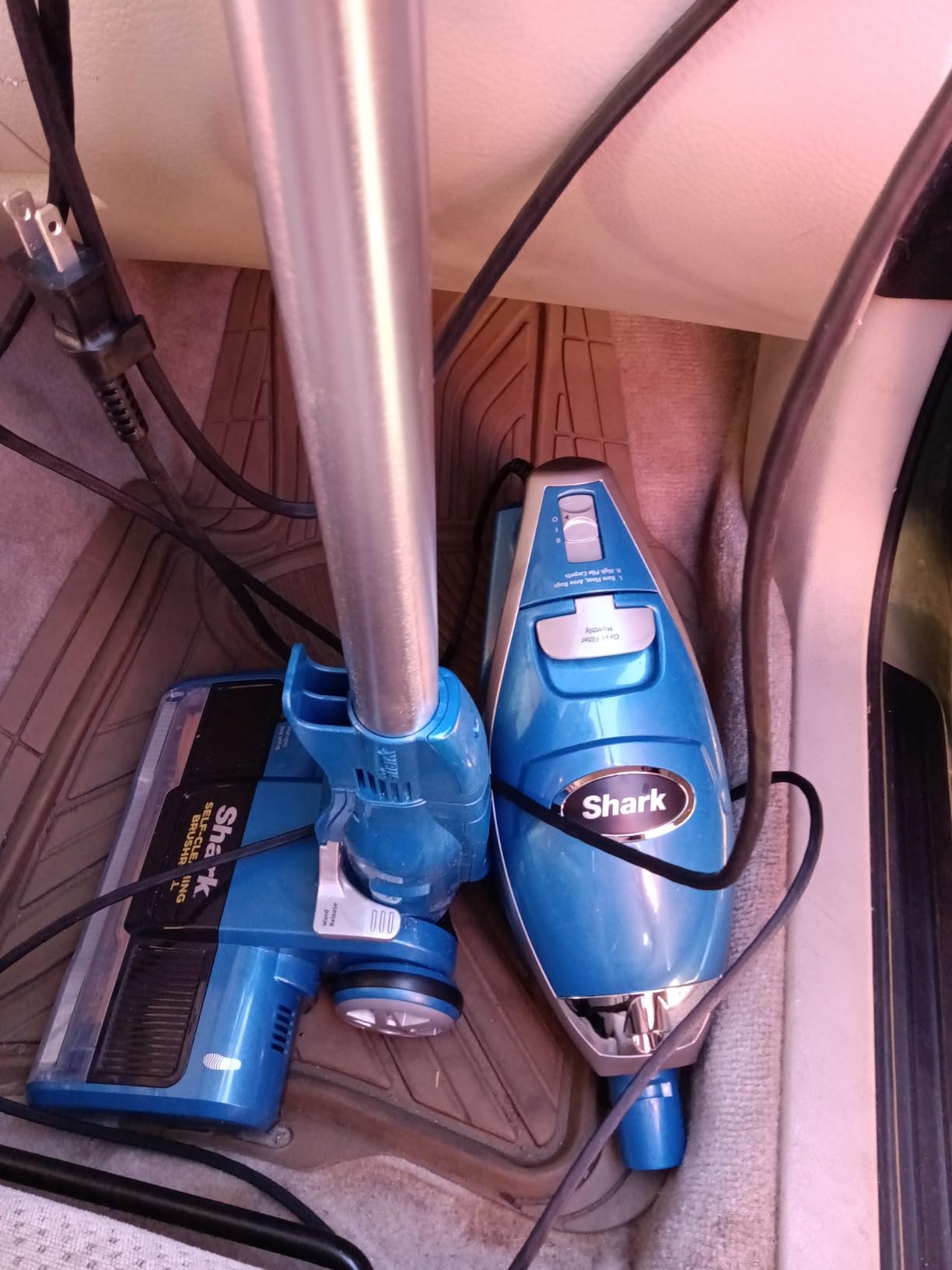 Shark HV343AMZ Rocket Corded Stick Vacuum with Self-Cleaning Brushroll, Lightweight & Maneuverable, Perfect for Pet Hair Pickup, Converts to a Hand Vacuum, Crevice Upholstery Tools, Blue/Silver customer photo 1