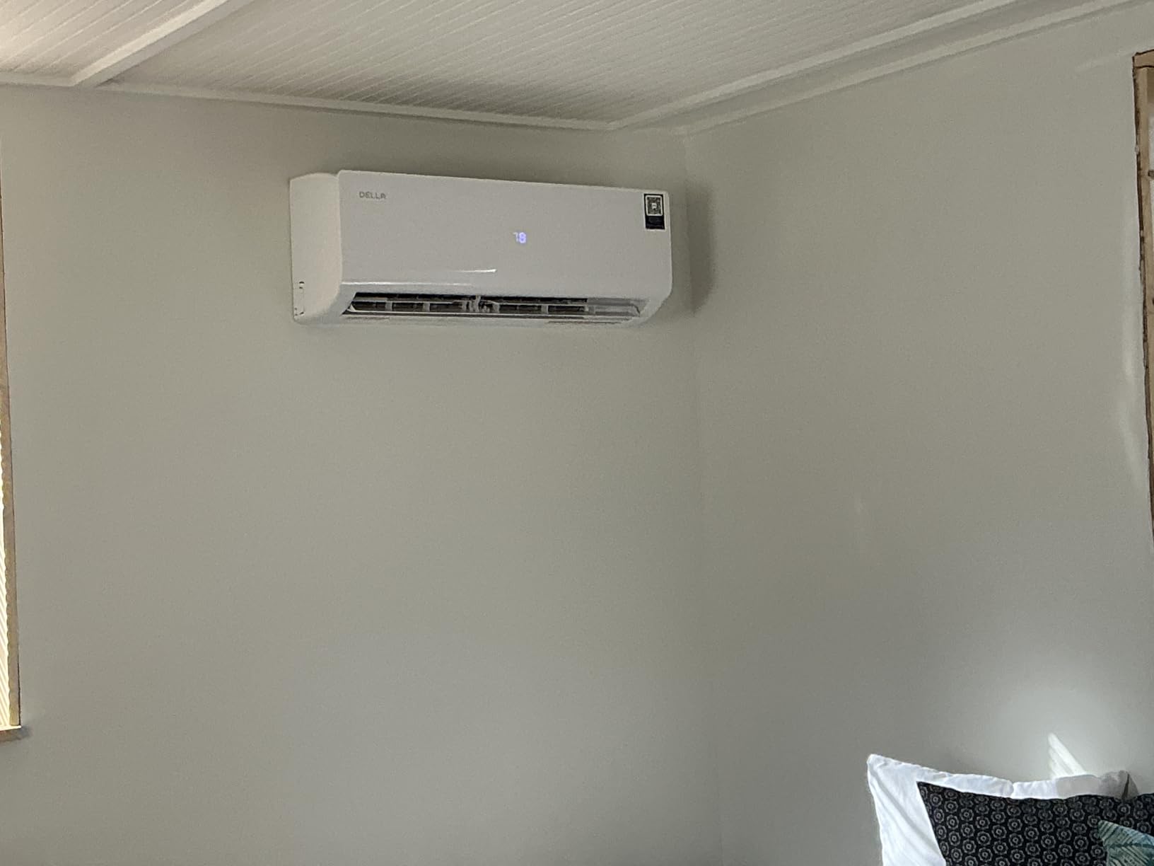 DELLA Vario Series 12000 BTU Mini Split Air Conditioner Work with Alexa with 1 Ton Pre-Charged Heat Pump Ductless Inverter System, 23 SEER2, Cools Up to 550 Sq. Ft,16.4ft Installation Kit Included customer photo 1