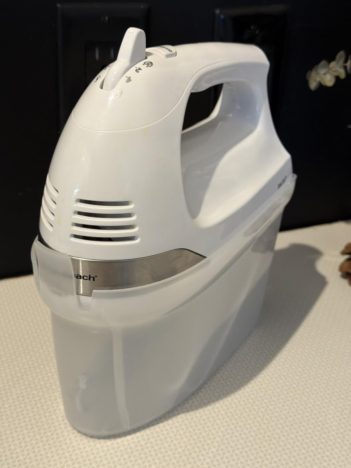 Hamilton Beach 6-Speed Electric Hand Mixer With Easy Clean Beaters | Traditional Beaters | Dough Hooks | Whisk | Snap-On Storage Case | 275 Watt Motor | White | 62636J customer photo 2