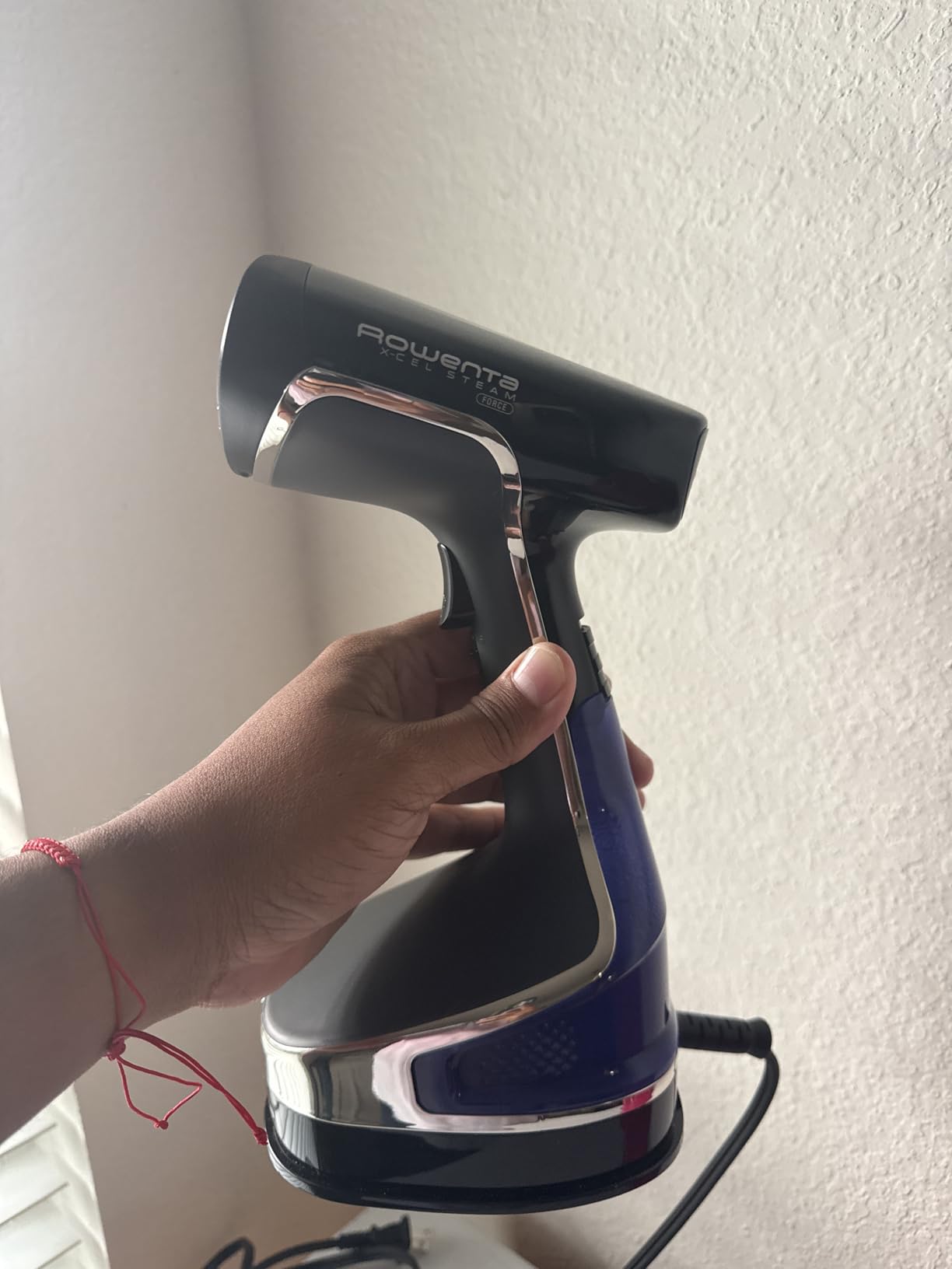 Rowenta Hand Steamer for Clothes, X-Cel Handheld Steamer, 25-Second Heat-Up, Powerful Steam, Long Cord, 1875W Clothes Steamer, Travel Must Have, DR8220 customer photo 1