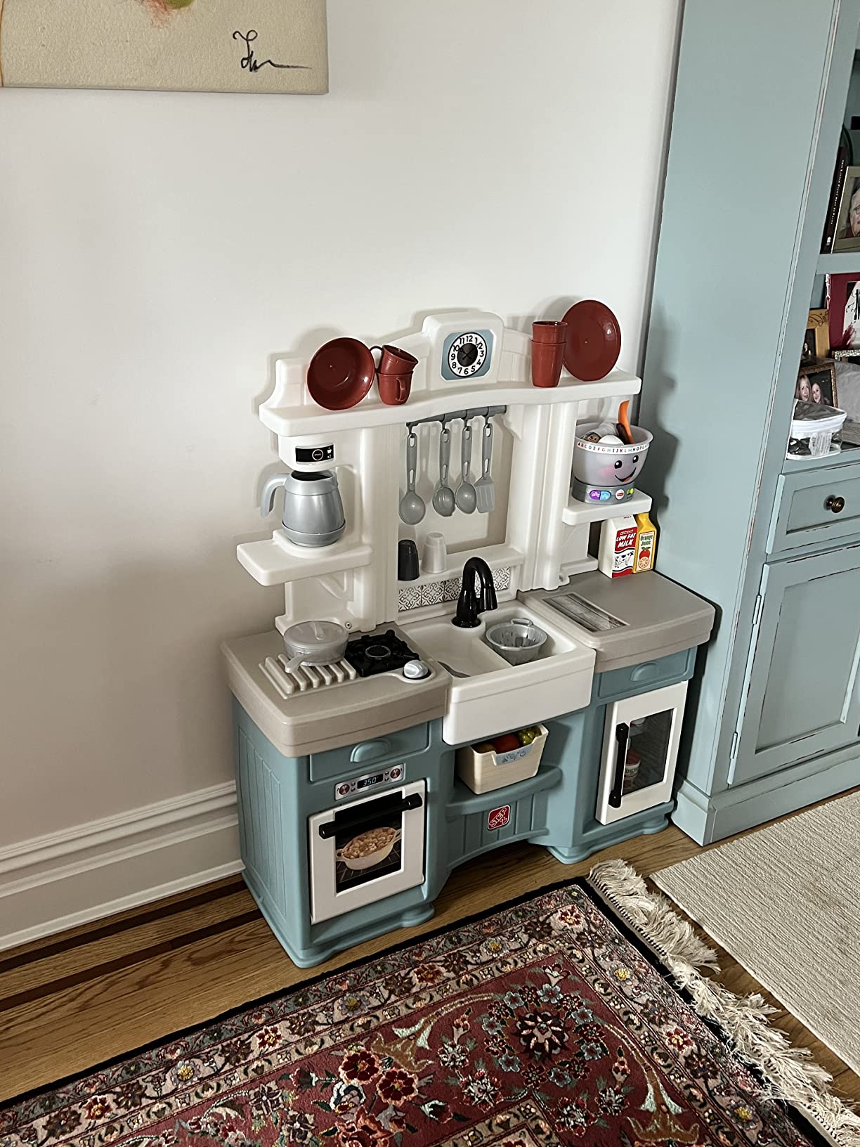 Step2 Timeless Trends Kids Kitchen Playset, Indoor/Outdoor Kitchenette, Interactive Play with Lights and Sounds, Includes 21 Piece Toy Accessories, For Toddlers 2+ Years Old customer photo 1