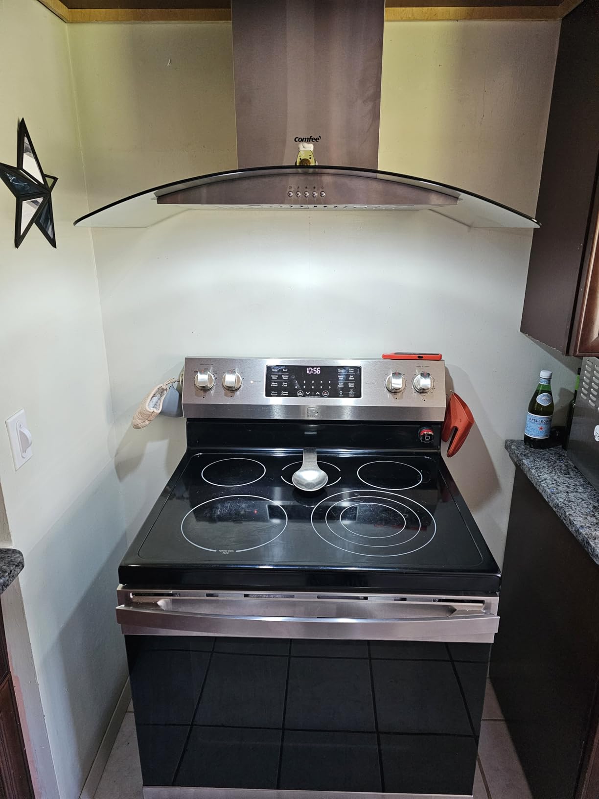 COMFEE' 30 Inch Wall Mount Range Hood, 450 CFM Ductless/Ducted Convertible customer photo 2
