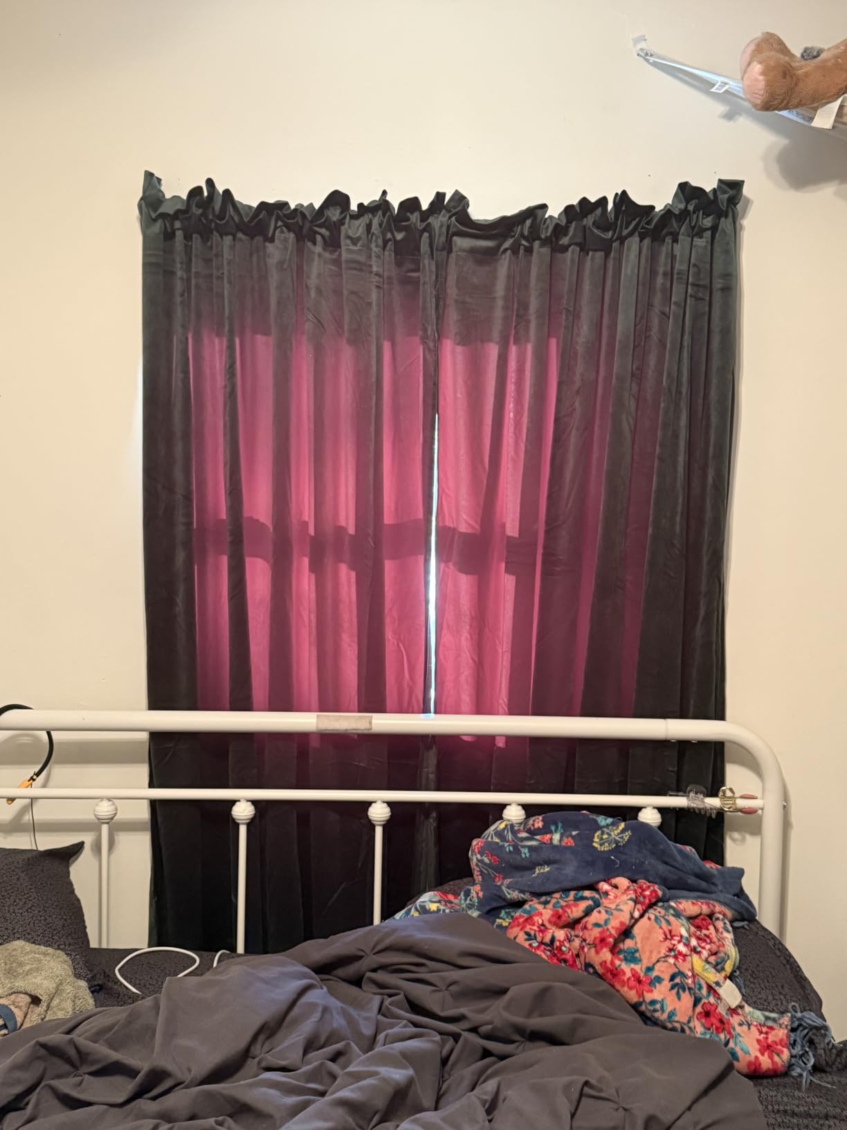 RYB HOME Green Velvet Blackout Curtains for Bedroom, Thermal Insulating Privacy Sunlight UV Heat Blocking Rod Pocket Soft Drapes for Living Room Dining Room, 52