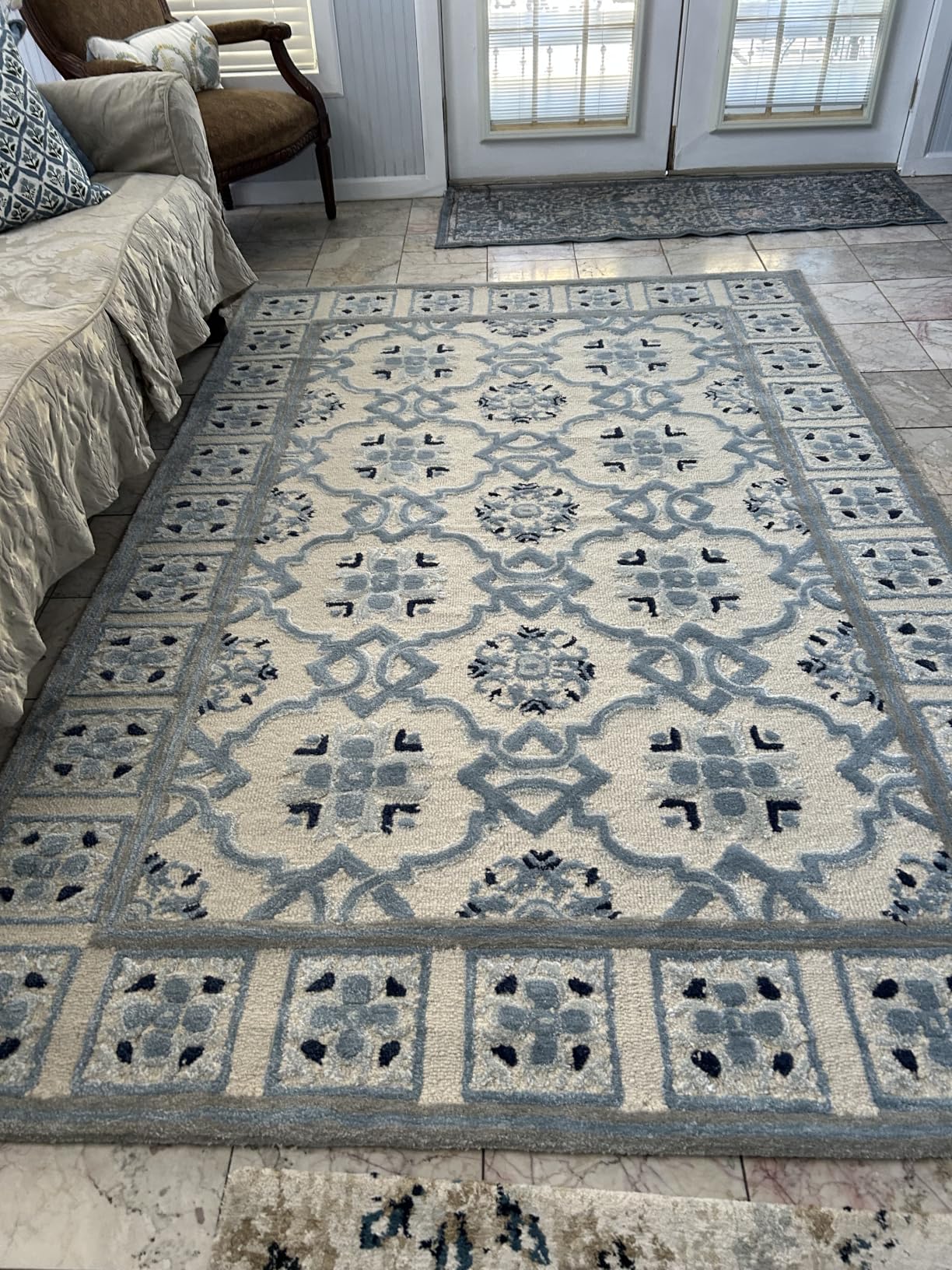 SAFAVIEH Bella Collection Area Rug - 5' x 8', Ivory & Blue, Handmade Wool & Viscose, Ideal for High Traffic Areas in Living Room, Bedroom (BEL155A) customer photo 1