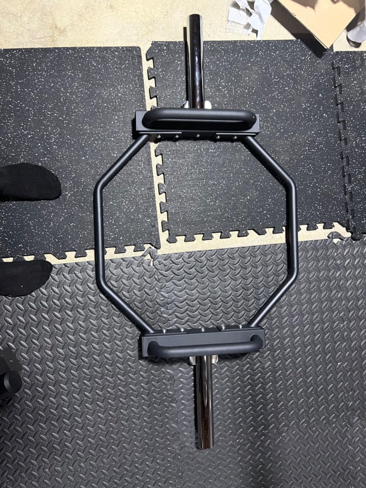 SELEWARE Trap Bar Hex Bar for Deadlift, Olympic Hex Barbell Deadlift Trap Bar, 500 LBS Capacity Heavy Duty Weight Lifting Hex Bar Strength Training Equipment for Home Gym, Squats, Shrugs customer photo 1