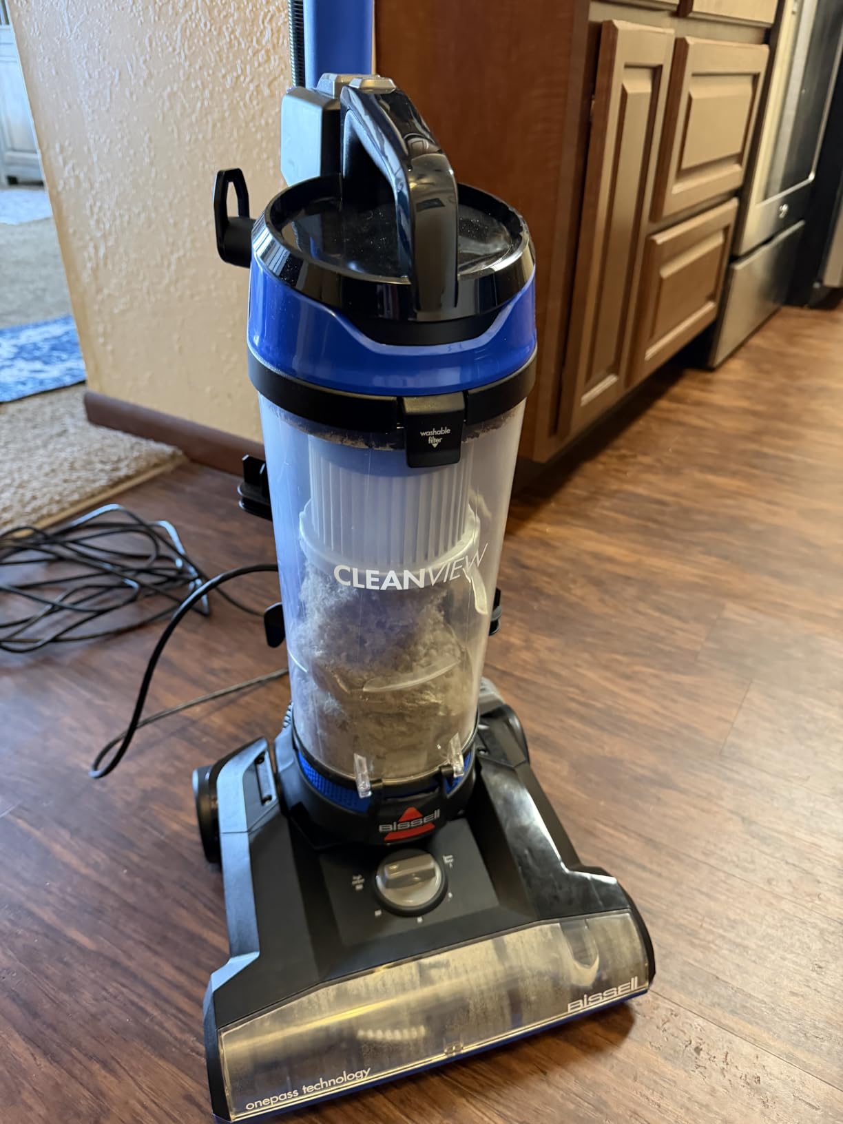 Bissell CleanView Upright Vacuum with Active Extension Wand, XL 2L Dirt Tank Capacity, Powerful Suction & OnePass Technology for Carpets & Hard Floors, 3536 customer photo 1