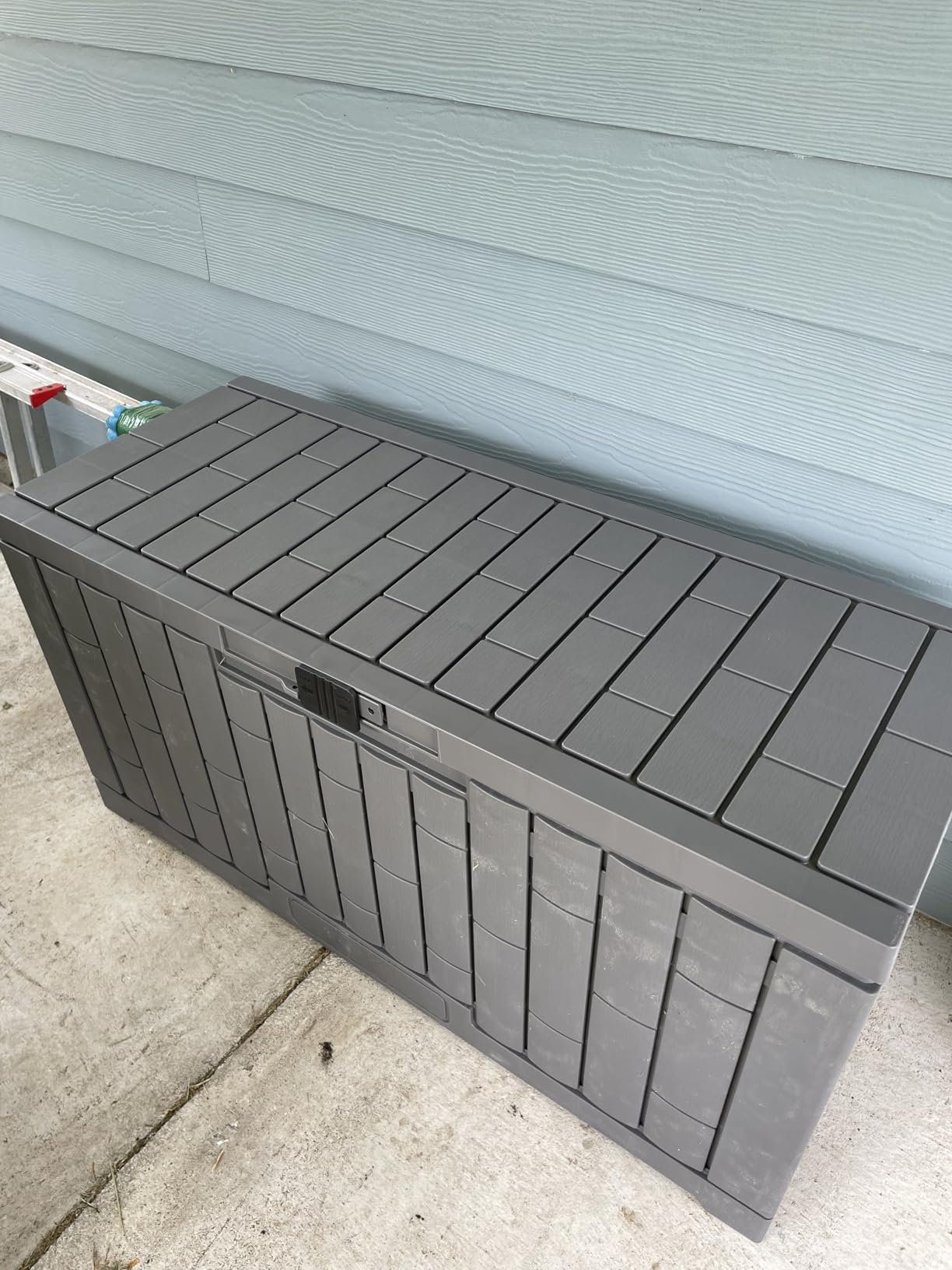 EAST OAK Outdoor Storage Box, 60 Gallon Deck Box Indoor and Outdoor Use, Waterproof Resin Storage Bin for Patio Cushions, Gardening Tools, Lockable, UV Resistant, Grey customer photo 1