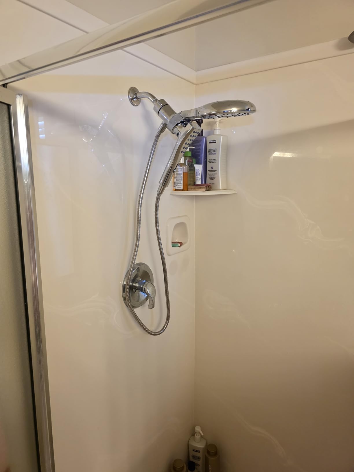Moen Verso Chrome Round Rain Shower Head and Detachable Handshower Combination with Magnetix Docking System and 60-inch Metal Hose, 220C2 customer photo 1