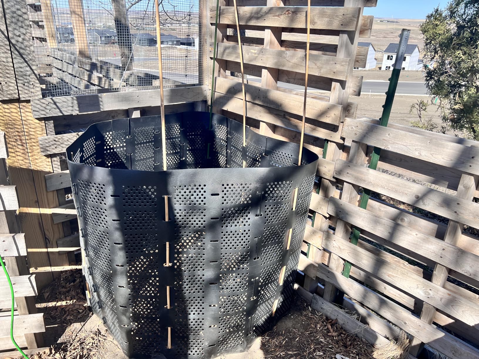 VIVOSUN 300 Gallon Outdoor Compost Bin, Expandable Composter, Easy to Setup & Large Capacity for Backyard, Lawn (Black with Gloves) customer photo 2
