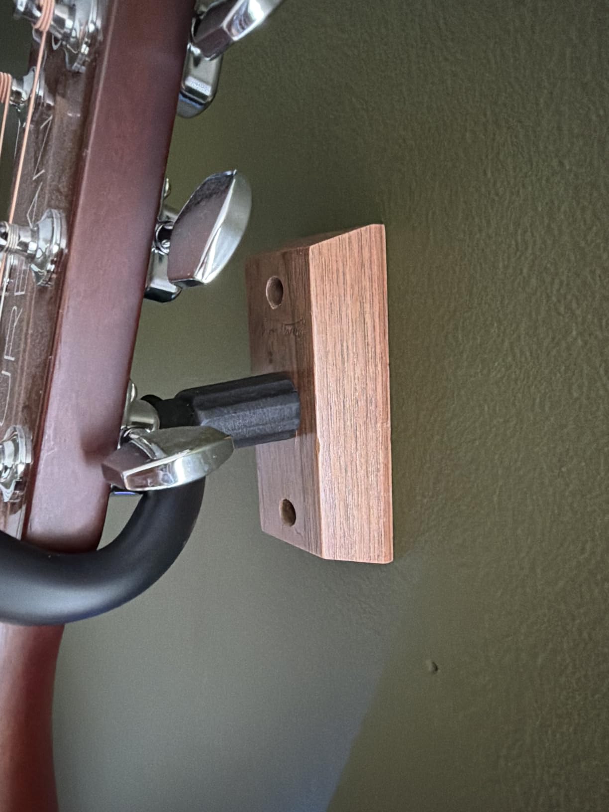 Onmiwod Guitar Wall Mount, Black Walnut Wood Guitar Hanger, U-Shaped Guitar Wall Hanger Mount, Guitar Holder Hook Stand Wall for Acoustic, Electric Guitar, Banjo, Bass customer photo 1