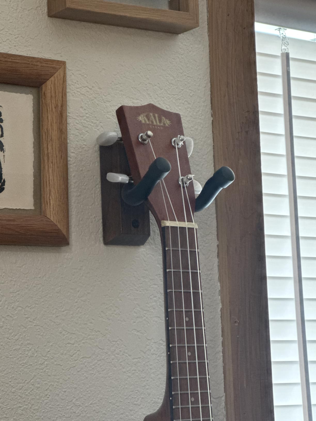 Onmiwod Guitar Wall Mount, Black Walnut Wood Guitar Hanger, U-Shaped Guitar Wall Hanger Mount, Guitar Holder Hook Stand Wall for Acoustic, Electric Guitar, Banjo, Bass customer photo 2