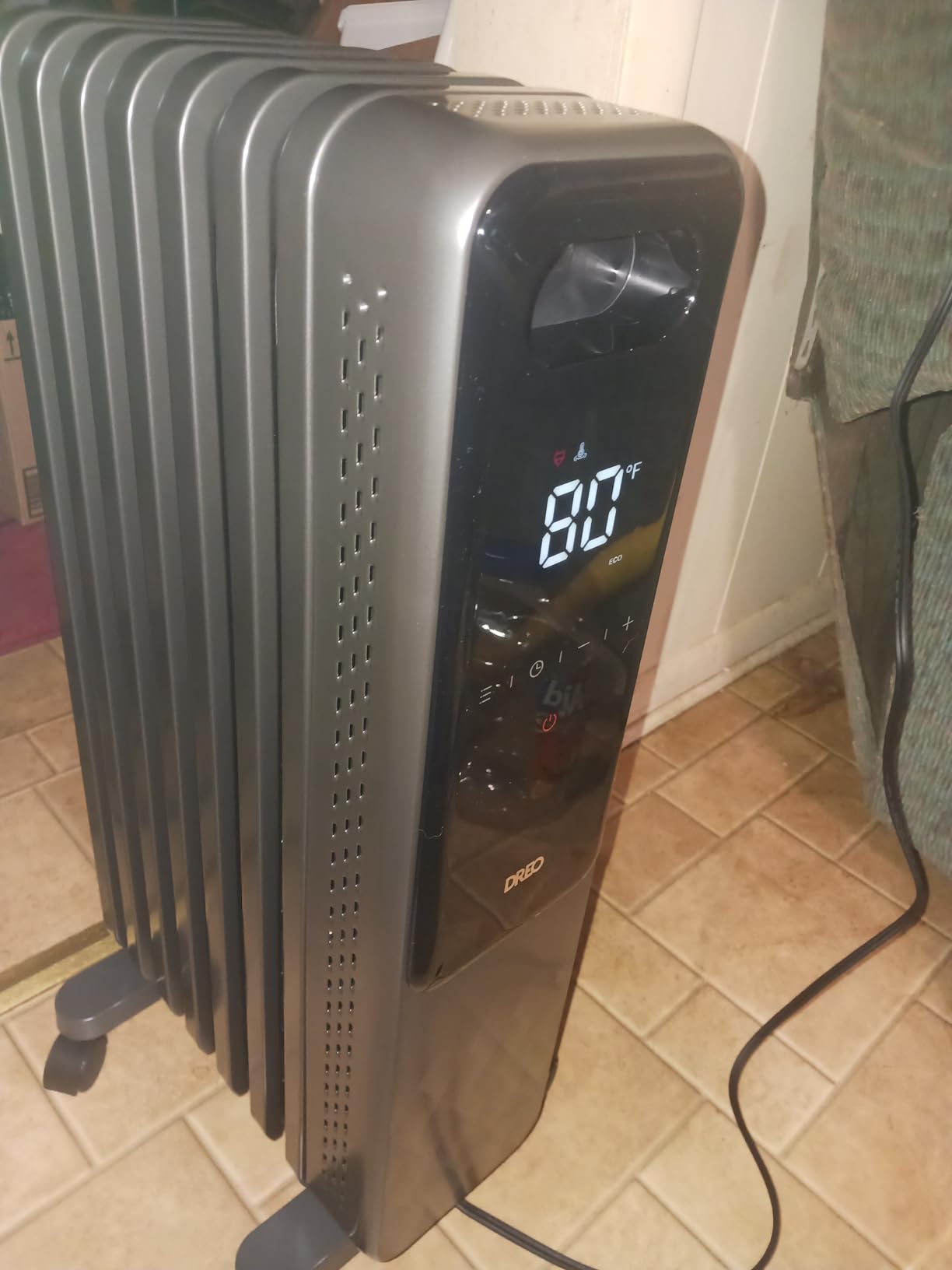 DREO Oil Filled Radiator Heater, Electric Heaters for indoor use Large Room | Quiet, Digital Thermostat, ECO, Remote Control, 4 Modes, Child Lock, Overheat & Tip-Over Protection, 24h Timer, 1500W, Grey customer photo 1