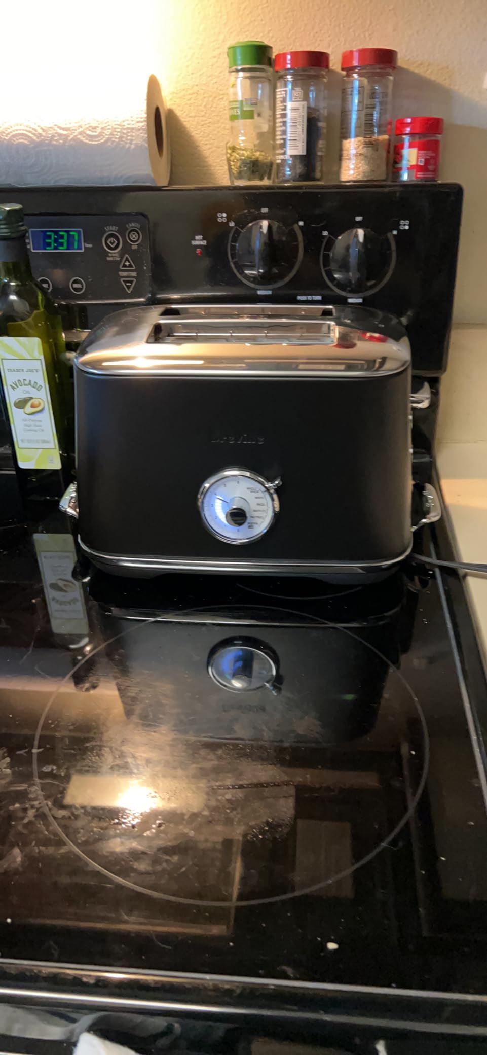Breville BTA735BST Toast Select Luxe, 2 Slice, Black Stainless Steel | Toast bagels, waffles and more with 6 bread settings and compact, stylish design | Includes 'A Bit More' and 'Lift & Look' customer photo 1