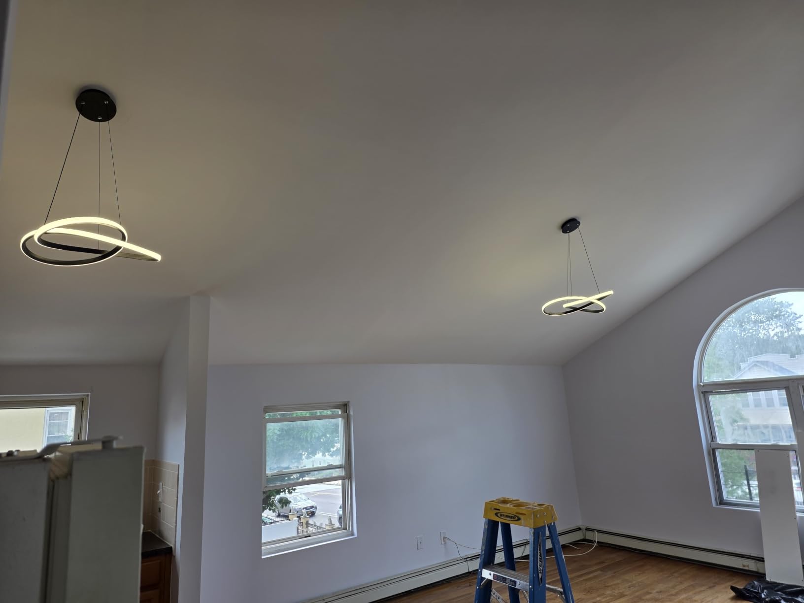 Modern LED Pendant Light Fixture, Black Contemporary Ceiling Hanging Fixture with Irregular Ring Lights for Dining Living Room Bedroom Kitchen Island Cafe (4000K, Neutral Light) customer photo 1
