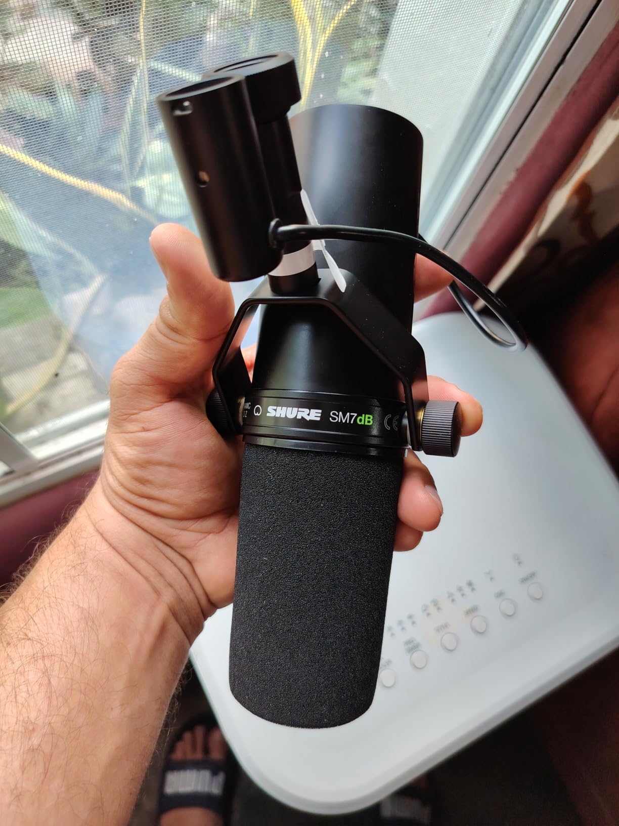 Shure SM7dB Dynamic Vocal Microphone with Built-in Preamp for Streaming, Podcast & Recording customer photo 2