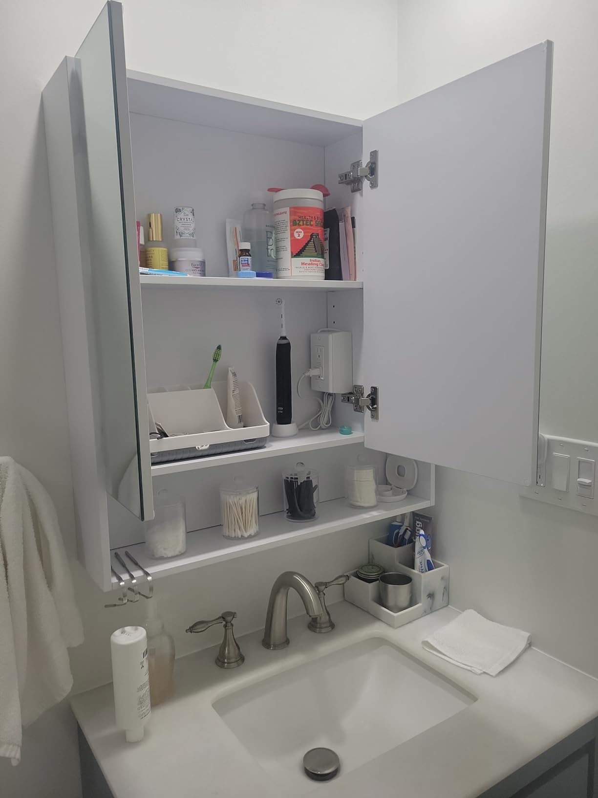 VASAGLE KAILYN Collection - Medicine Cabinet Mirror, Bathroom Wall Mirror Cabinet with Storage, Open Compartment, Adjustable Shelves, 6.5 x 27.6 x 29.5 Inches, Cloud White UBBK129W01 customer photo 2