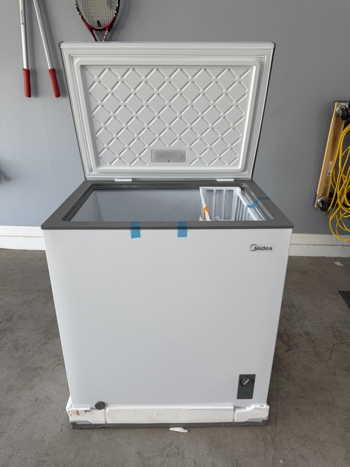 Midea 7.0 Cu.ft Chest Freezer, Fridge Freezer Convertible with LED Light, Removable Basket, Adjustable Temperature customer photo 1