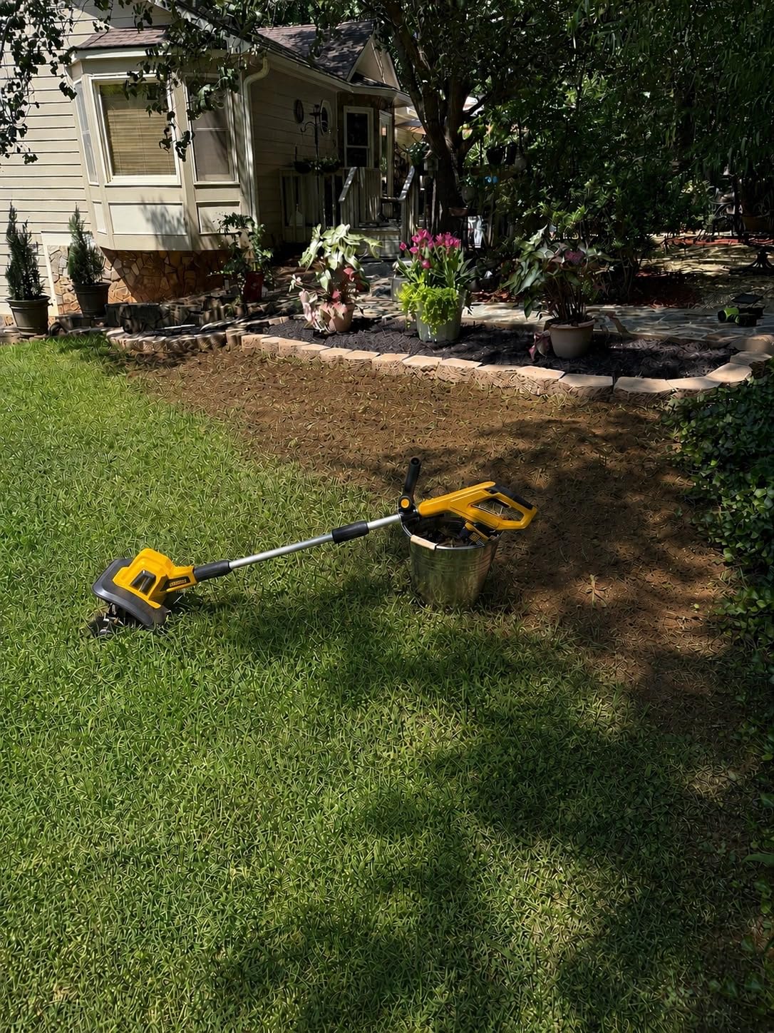 Alloyman 20V Cordless Tiller Cultivator, 360RPM Electric Garden Tiller, with 2 * 4.0Ah Batteries & Charger, 9In Tilling Width and 6.6In Depth Garden Rototiller for Lawn/Gardening/Soil Cultivation customer photo 2