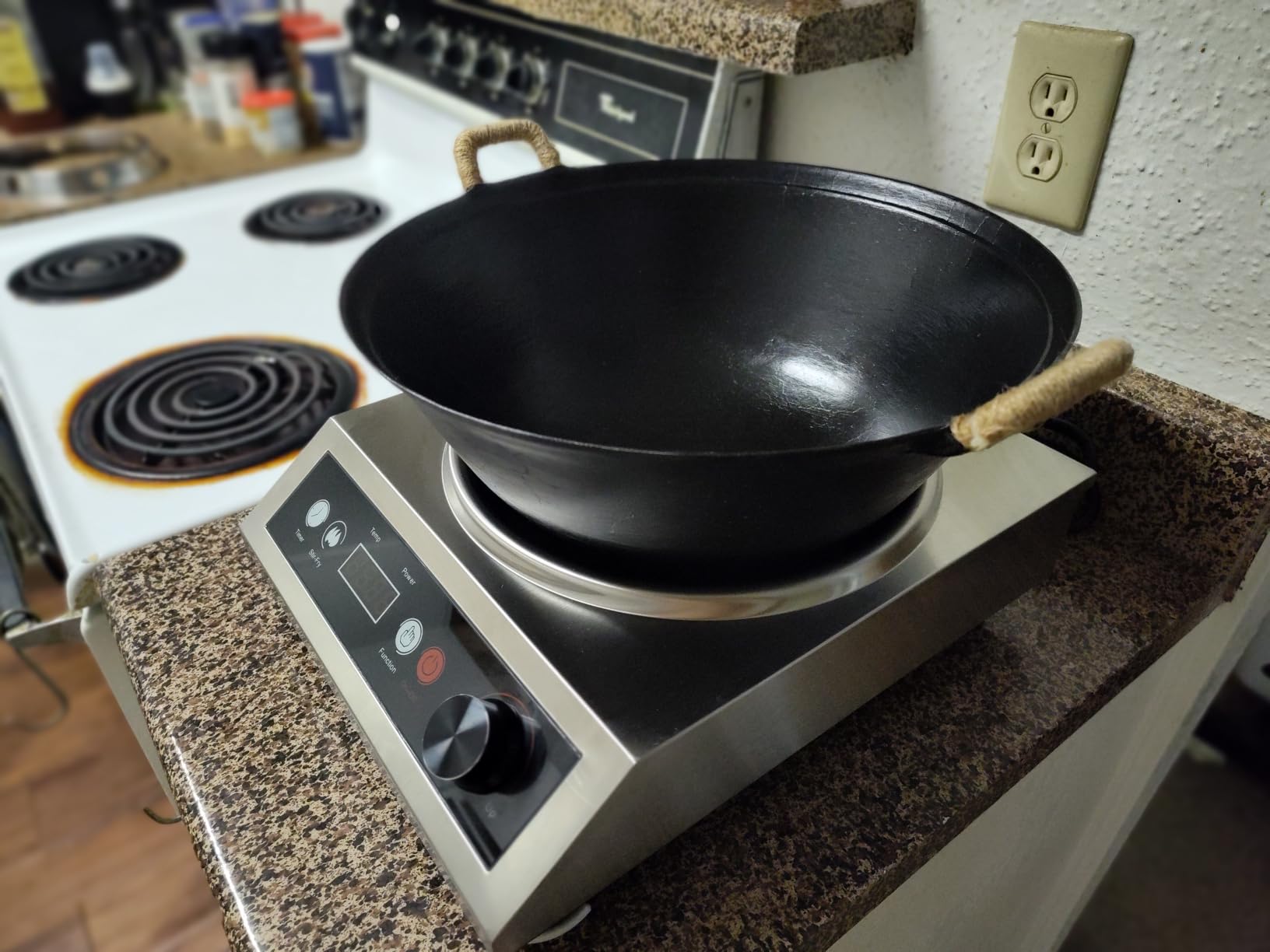 1800W Electric Wok Used For Home And Commercial,Induction Wok With Concave Surface Stainless Steel Strong Power Dual Control Mode 10 Power And Temp 24H Timer Induction Cooktop For Cooking customer photo 1