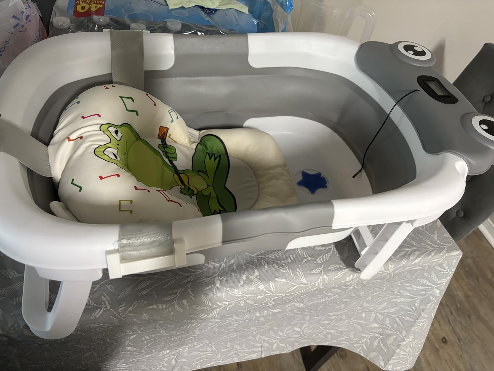 BUNWAG Baby Bathtub, Collapsible Newborn Bathtub for Infant to Toddler with Soft Cushion and Thermometer,Portable Travel Newborn Tub with No-Slip Feet, 0-12 Months Baby Bath, Grey customer photo 1
