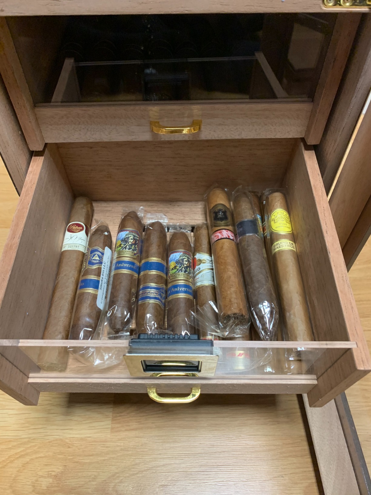 Woodronic Cigar Humidor Cabinet | LED Light, Spanish Cedar Lining customer photo 2