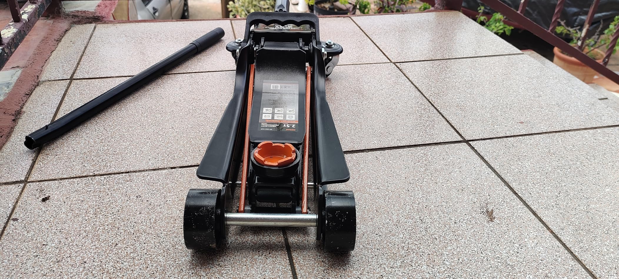 Low Profile Floor Jack 2.5 Ton (5000 lbs), Lift Range 3.4