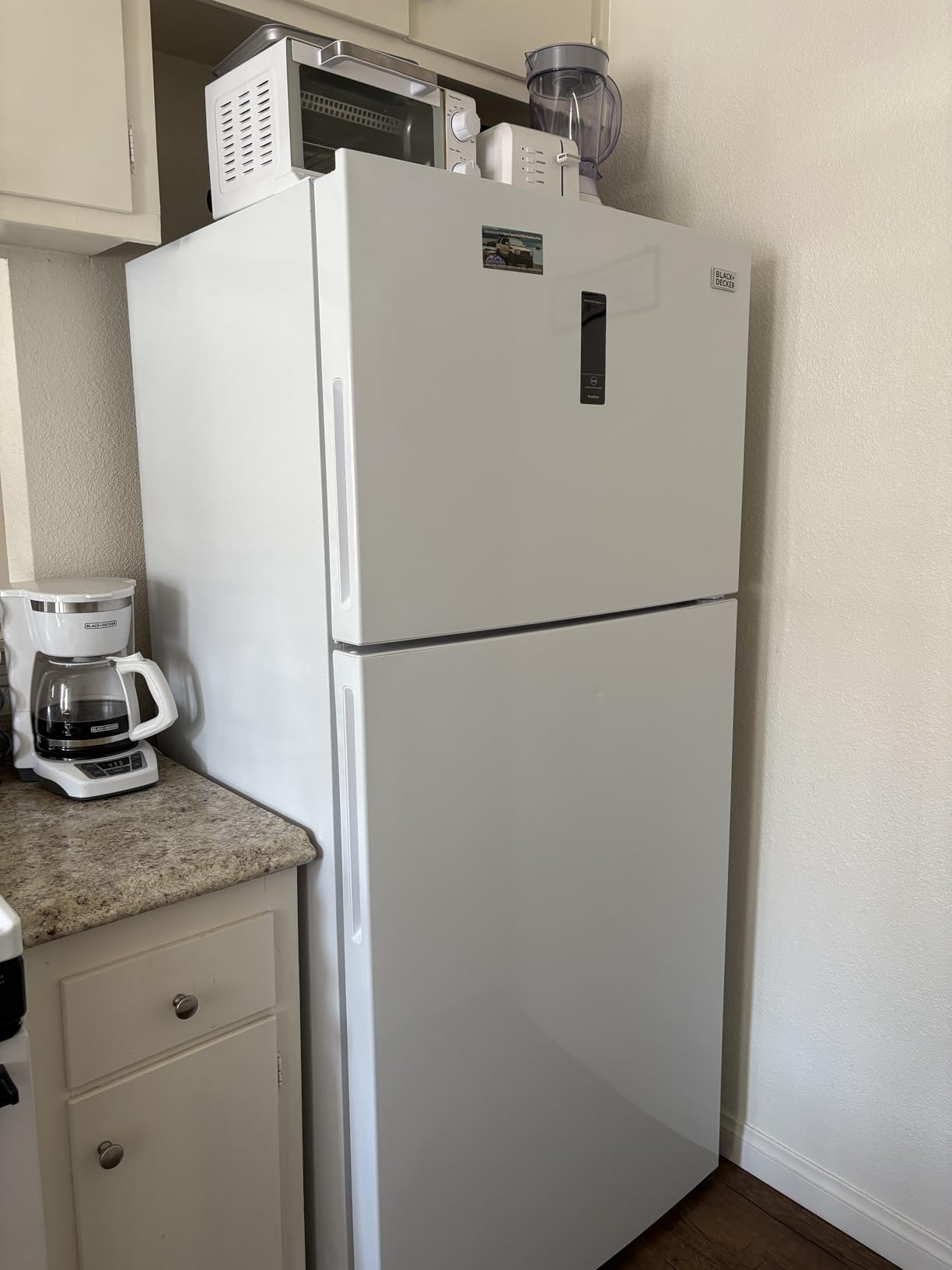 BLACK+DECKER 16.4 Cu. Ft. Top Mount Refrigerator with Freezer, 2 Door Refrigerator with Top Freezer and Separate Temperature Controls, Auto Defrost, Full Size, BR1640KS, Stainless Steel Look customer photo 1