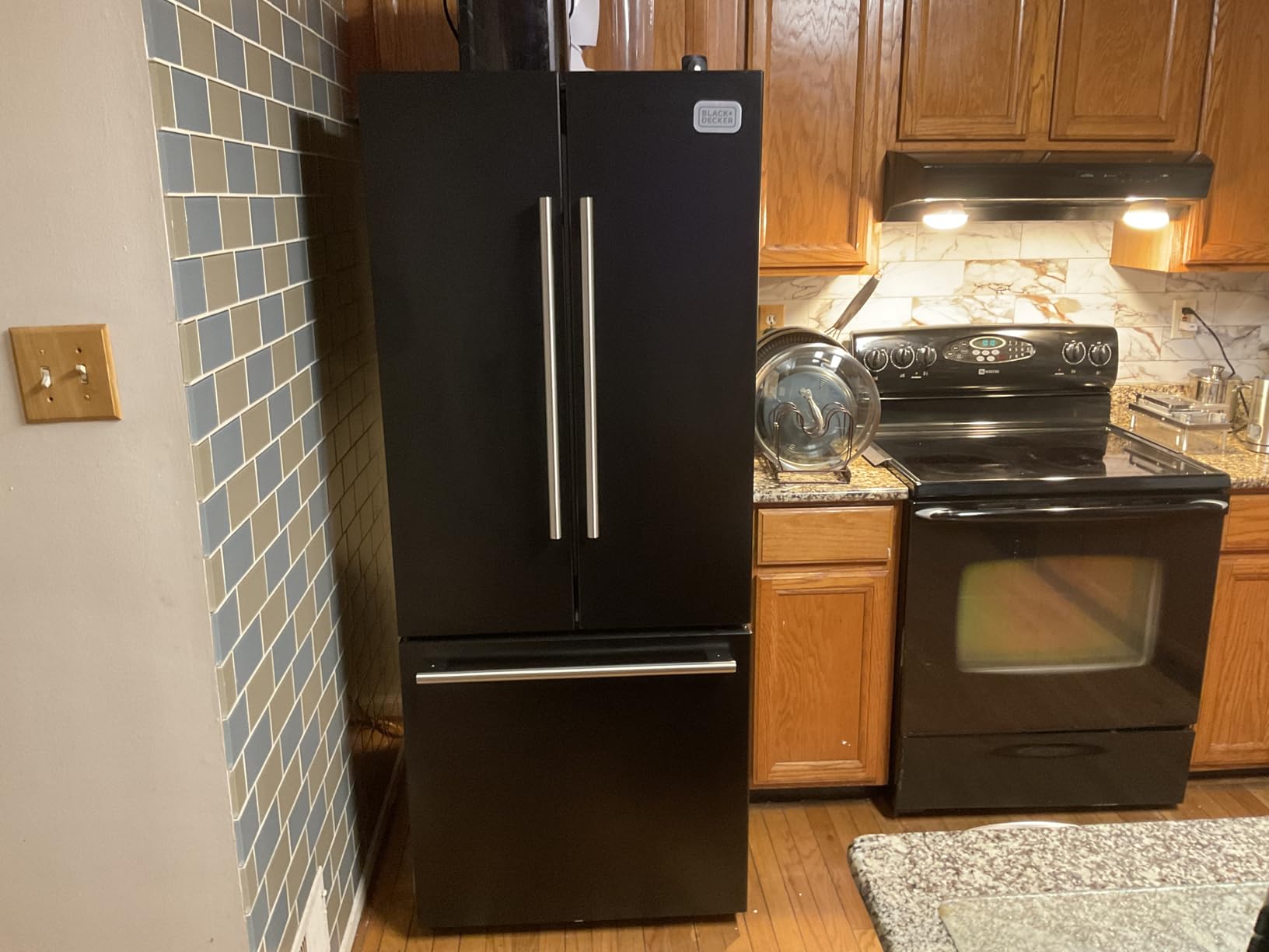 BLACK+DECKER 21.2 Cu. Ft. Convertible Freezer Refrigerator, Upright Freezer with Glass Shelves, Reversible Door, ENERGY STAR rated, Frost Free, BUC2120MW, White customer photo 1