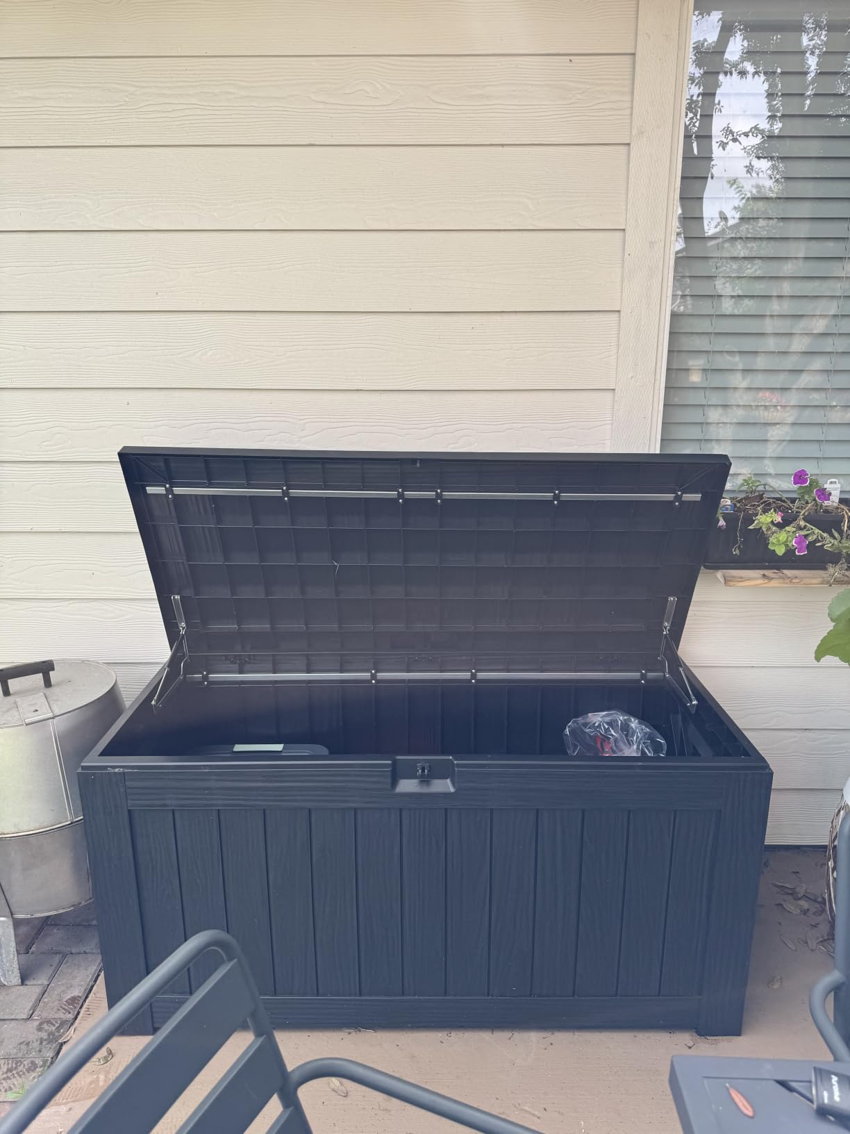Devoko 120 Gallon Deck Box Resin Outdoor Storage Box Waterproof for Patio, Large Outdoor Storage Bench Lockable for Outside (Black) customer photo 1