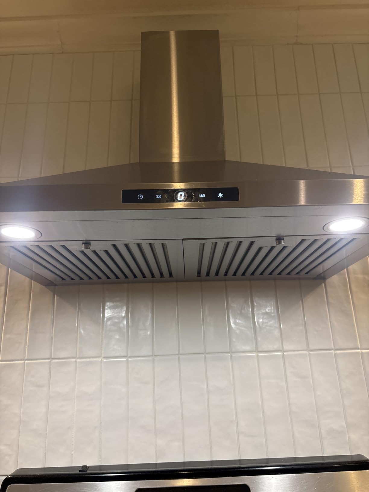 VIKIO HOME 30 Inch Wall Mount Range Hood 580CFM Low Noise Touch Control customer photo 1
