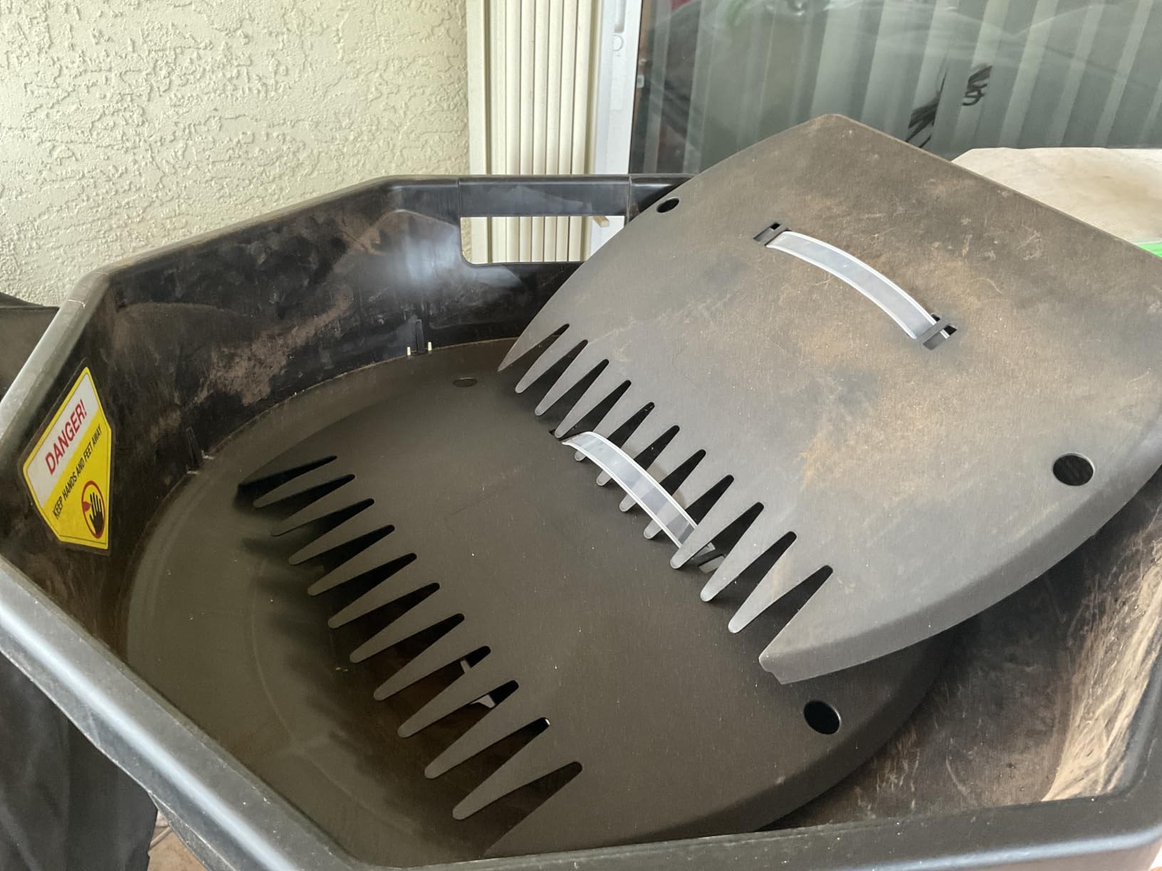 GreenSweep XL Bladeless Leaf Shredder & Mulcher | Powerful 15 Amp, 9,000RPM Motor for 18:1 Reduction Ratio customer photo 1