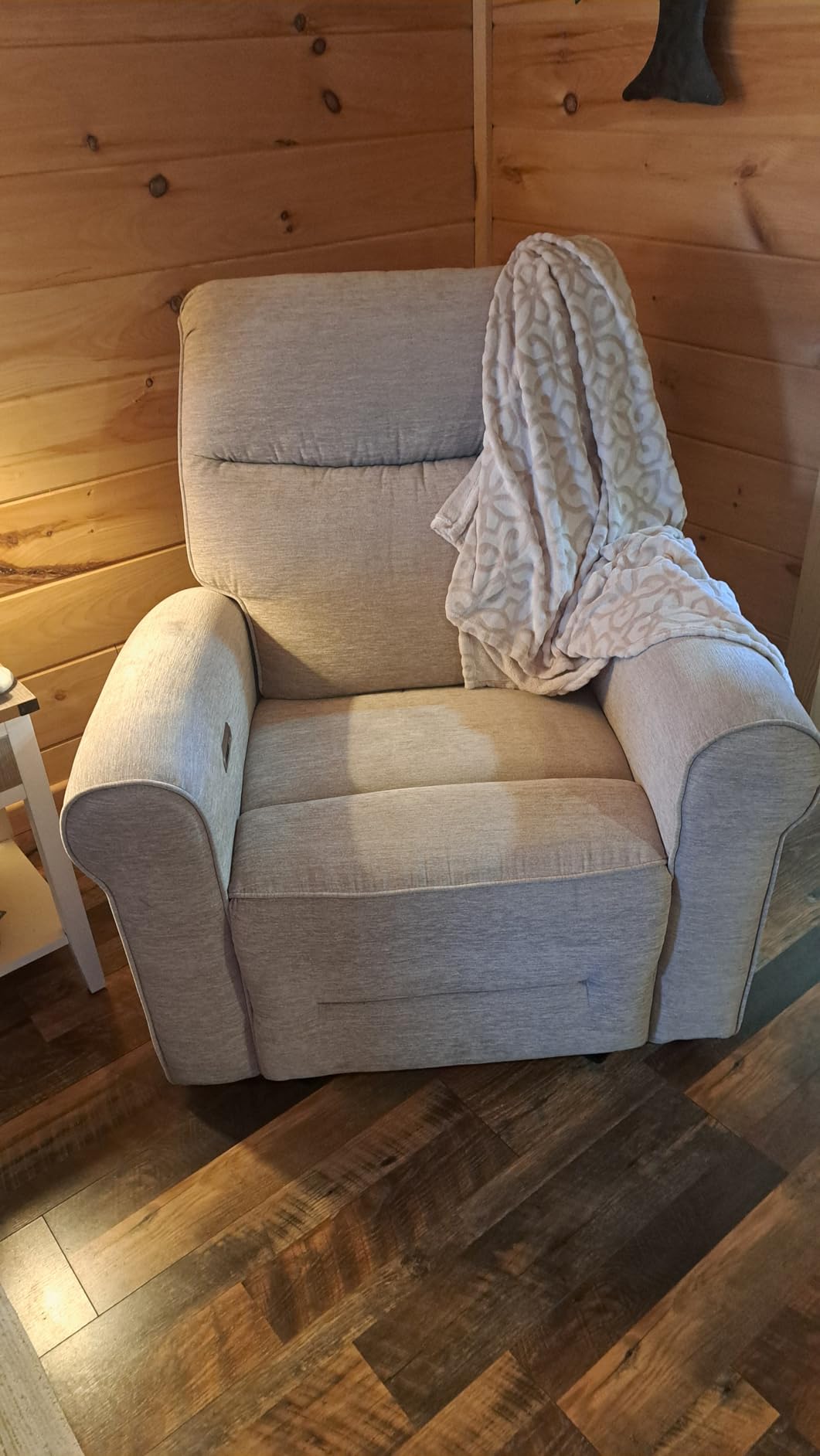 MCombo Wall Hugger Power Recliner Chair for Small Spaces Living Room RV, USB & Type-C Charging Ports, Extra Wide 24