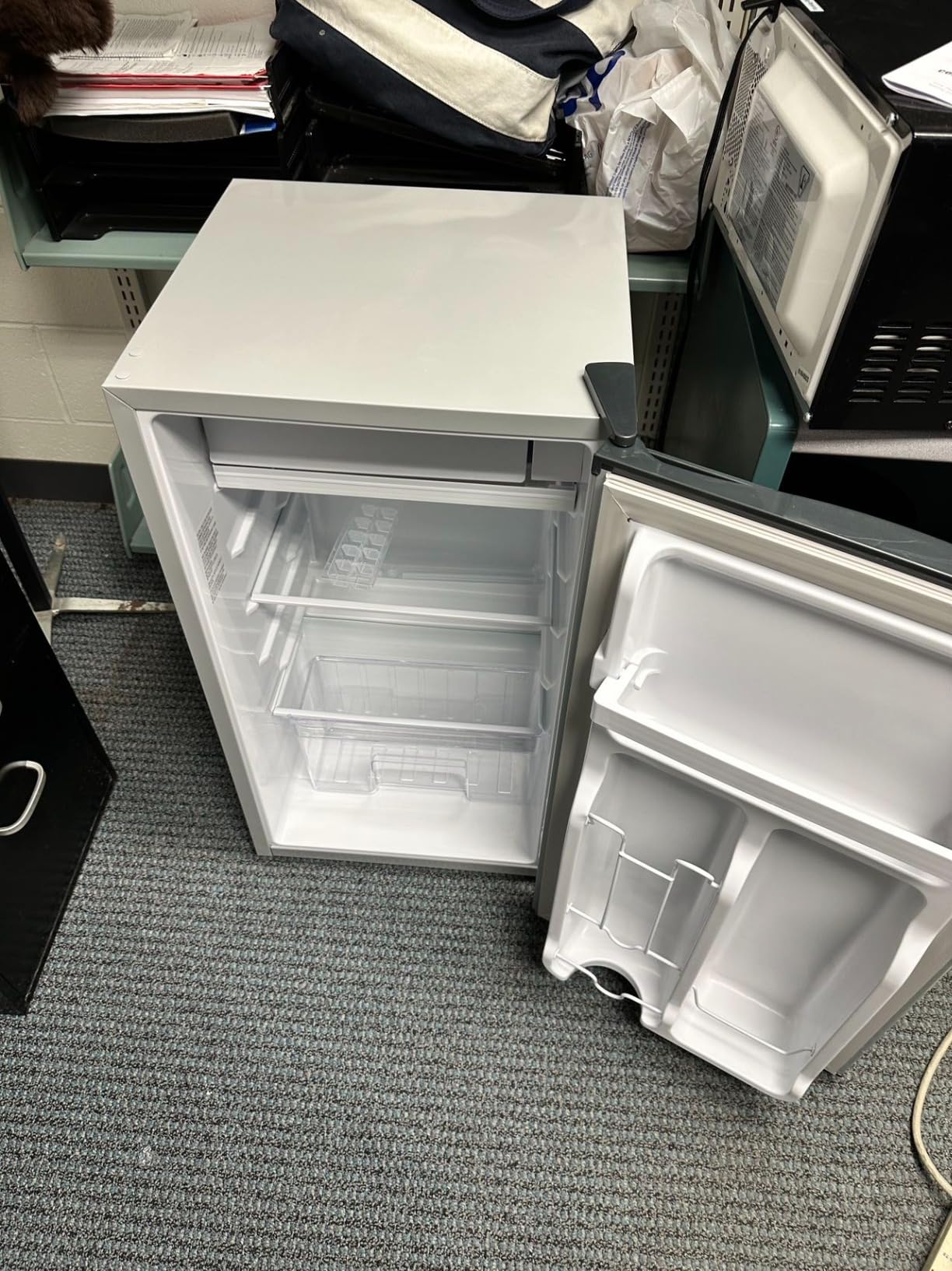 Manastin 4.5 Cu.Ft Mini Fridge with Freezer, 2-Door Small Fridge with 7-Level Thermostat & Shelves, Quiet Mini Refrigerator for Kitchen, Office & Dorm 1-piece customer photo 2