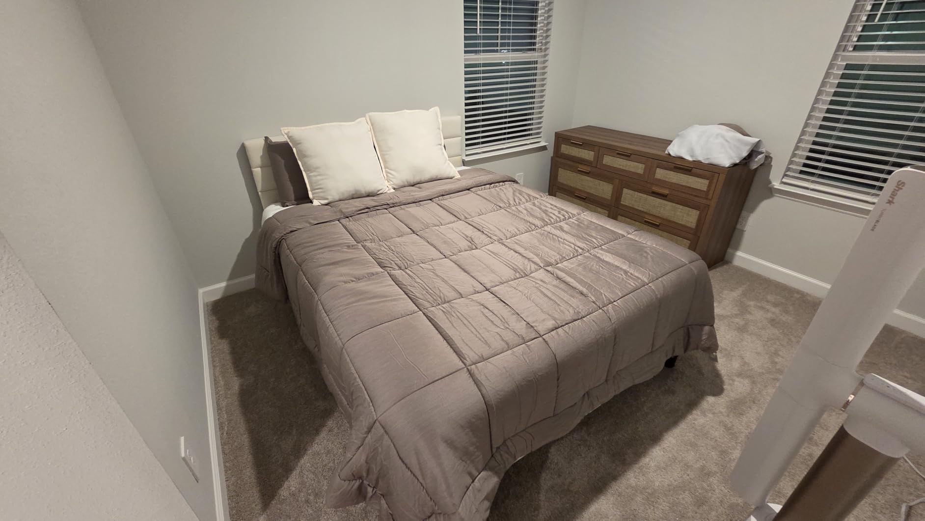 Fluest Queen Bed Frame, Platform Bed Frame with Velvet Upholstered Headboard, No Box Spring Needed, Sturdy Metal Support, Noise Free customer photo 1