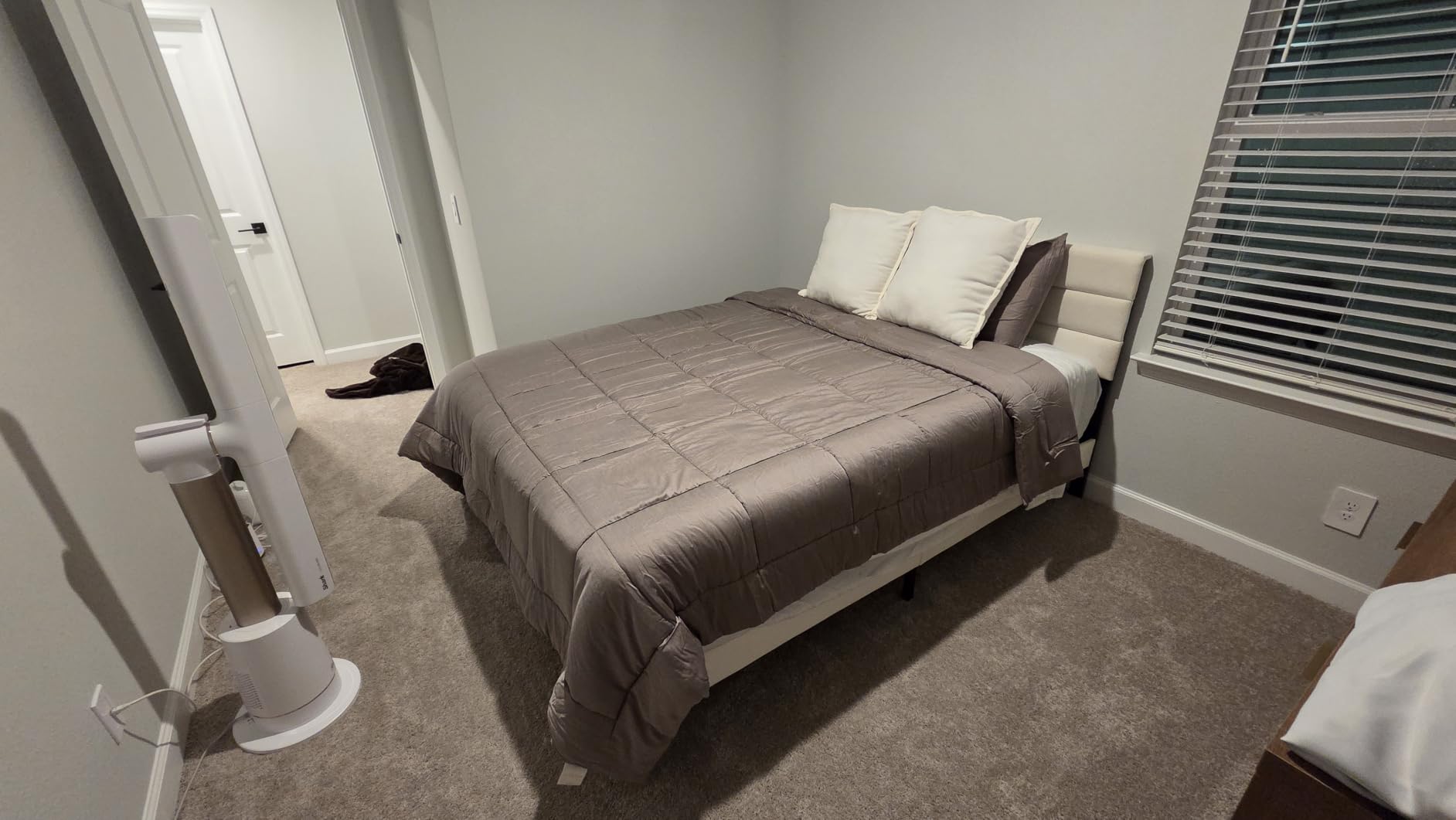 Fluest Queen Bed Frame, Platform Bed Frame with Velvet Upholstered Headboard, No Box Spring Needed, Sturdy Metal Support, Noise Free customer photo 2