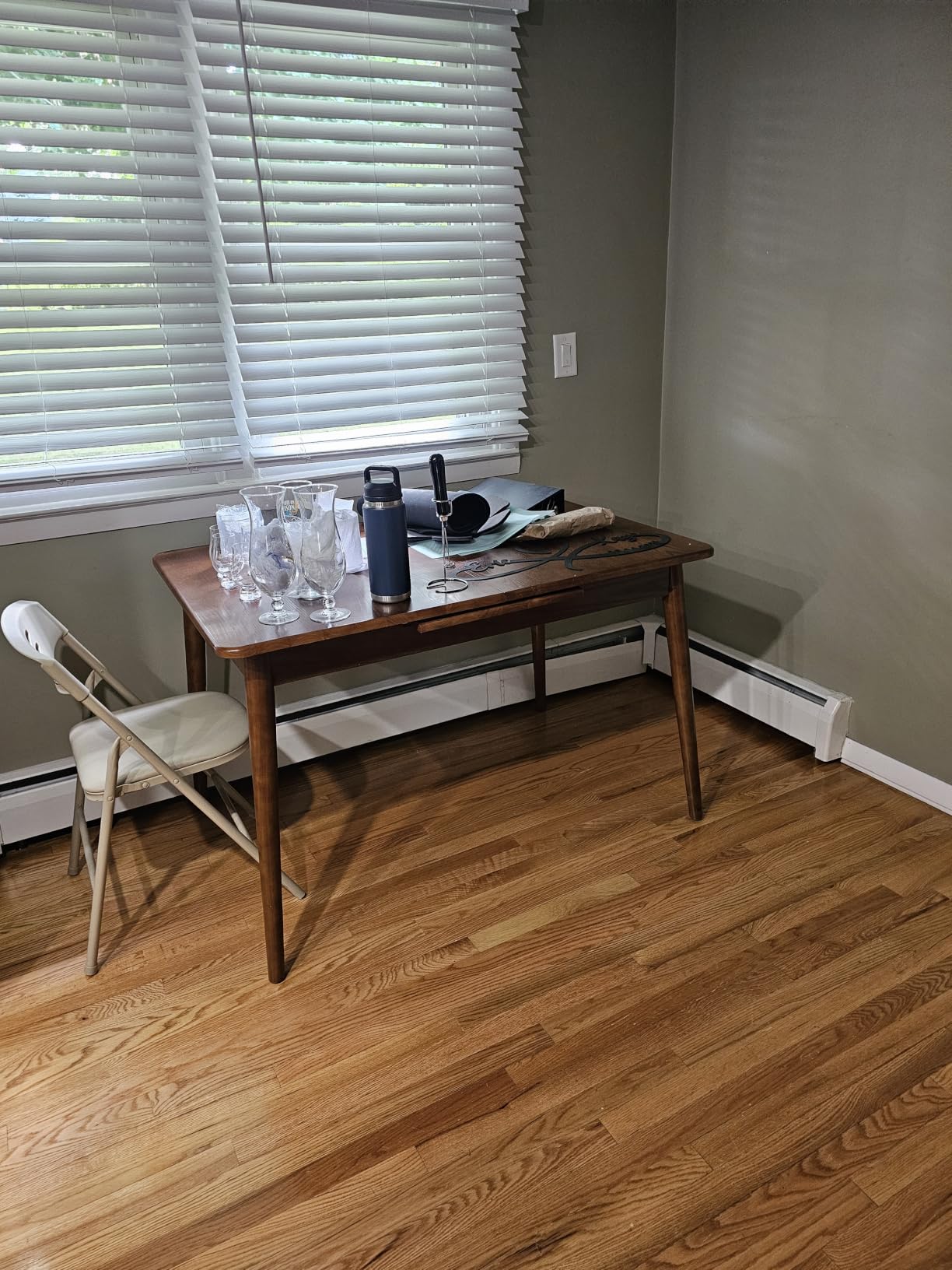 Muwuele Solid Wood Extendable Dining Table for 4-8 People with Seamless Extension from 47.2 to 63 Inches customer photo 2