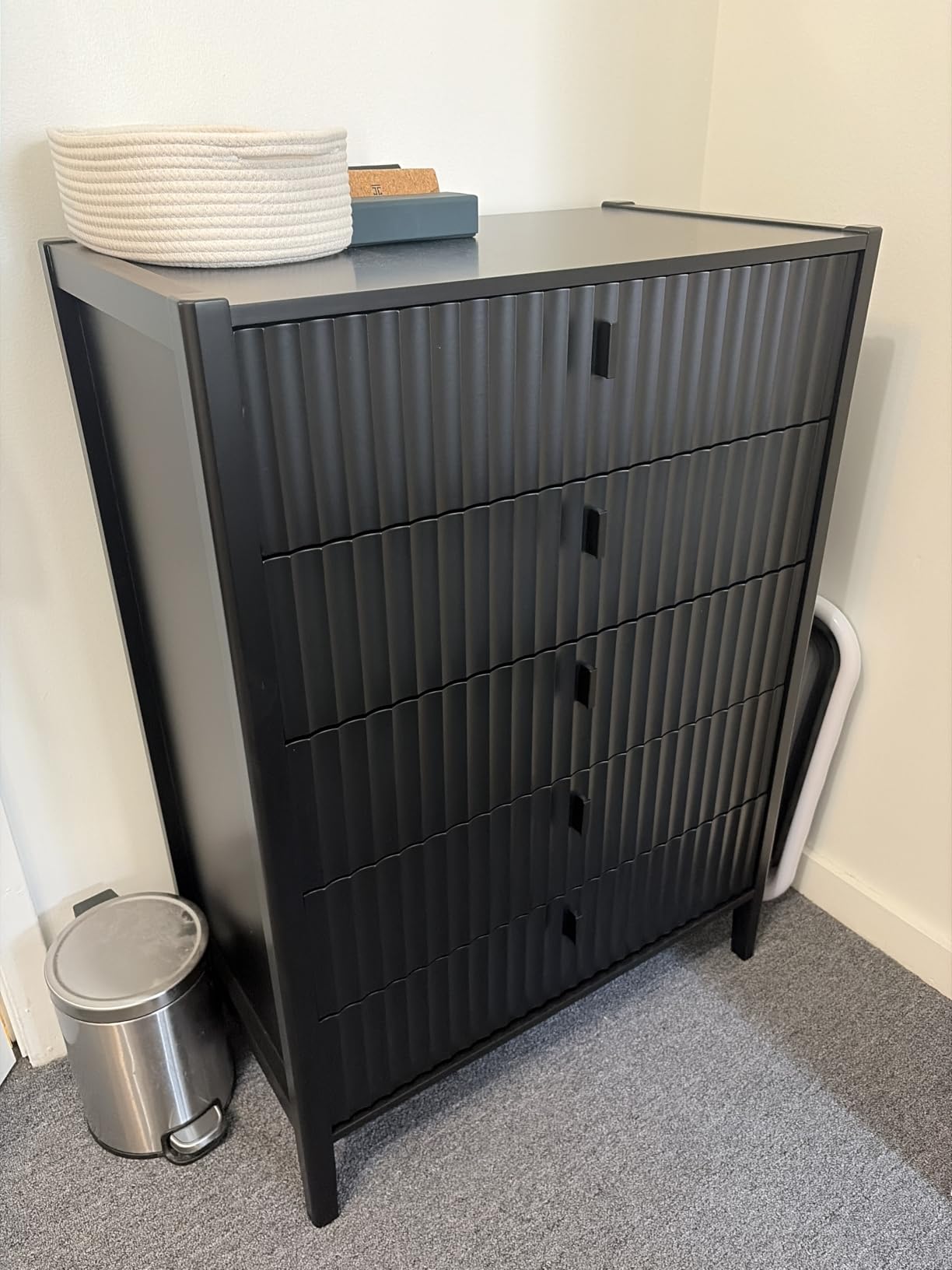 MAISONARIA Black 5 Drawer Dresser, Modern Tall Dresser for Bedroom, Fluted Wood Chest of Drawers with Deep Drawers for Clothes, Storage Cabinet for Bedroom, Living Rooms, Offices, Entryways customer photo 1