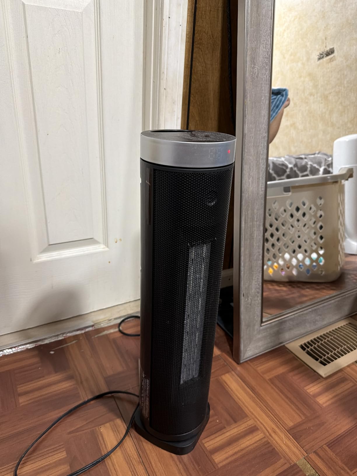 Space Heater for Indoor Use with Remote - 70° Oscillating Tower Electric Heater, 24 Inchs, 12H Timer, 1500W Quiet PTC Ceramic Heating with Thermostat, Fast Safety Heat for Office, Home, Bedroom customer photo 1