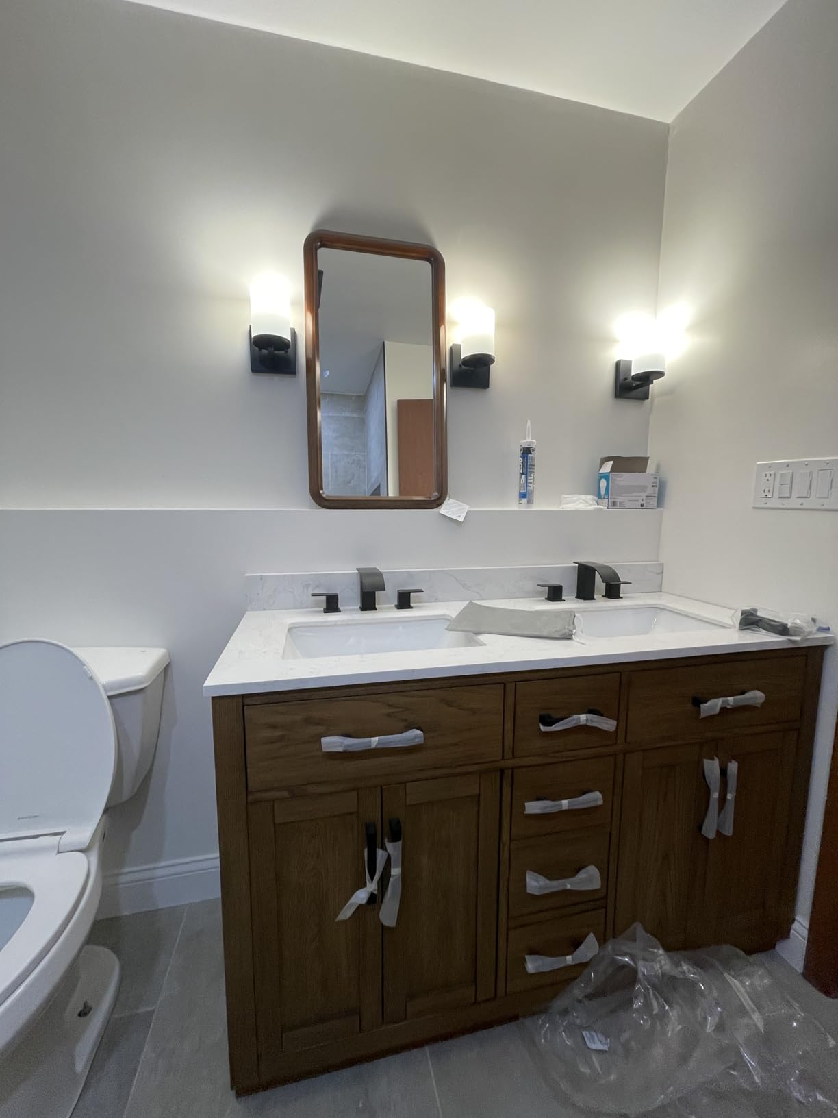 72-inch White Bathroom Vanity with 2 Sinks, Solid Wood, 0.79-inch Stone Countertop and Backsplash, 6 Drawers, 2 Soft Closing Doors customer photo 1
