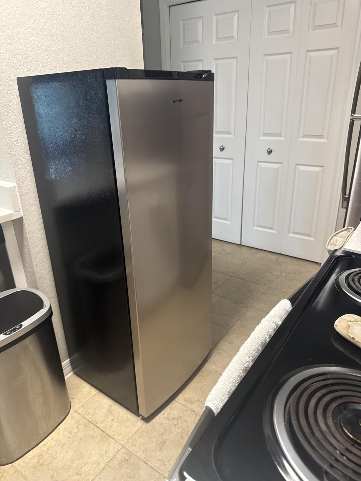 BANGSON 6.5 Cu.ft Upright Freezer, Stand up Freezer with Adjustable Thermostat, Removable Leg, Reversible Single Door, for Bedroom/Home/Dorms/Apartment, Silver customer photo 1